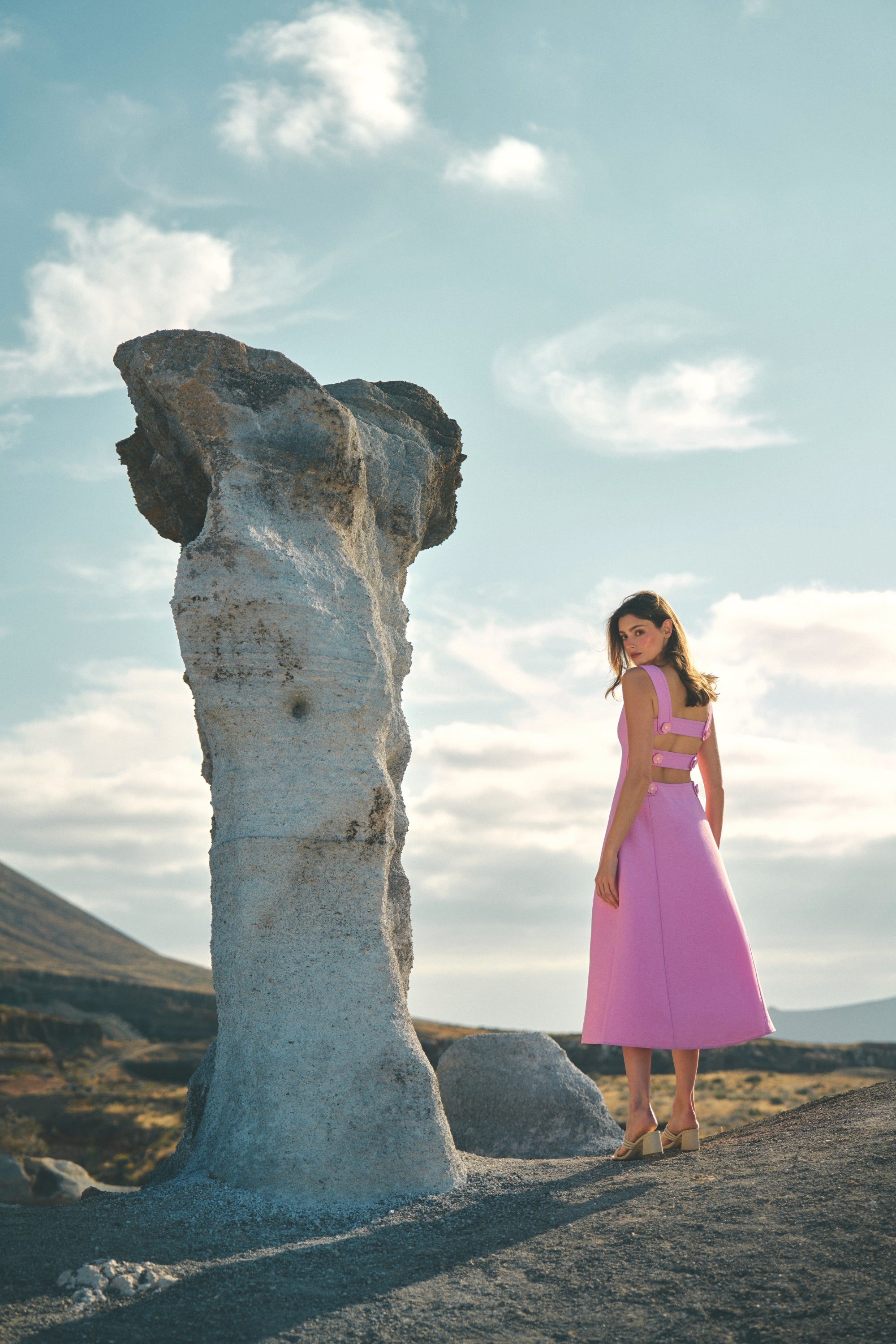 Mariage civil sans robe de mariée : quelles tenues élégantes porter à la mairie ?