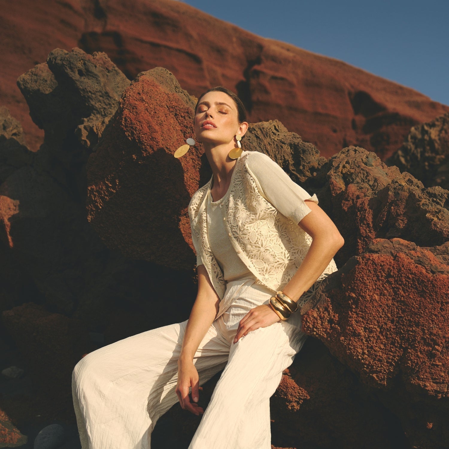 Tenue pour soirée blanche : comment réussir son total look ?