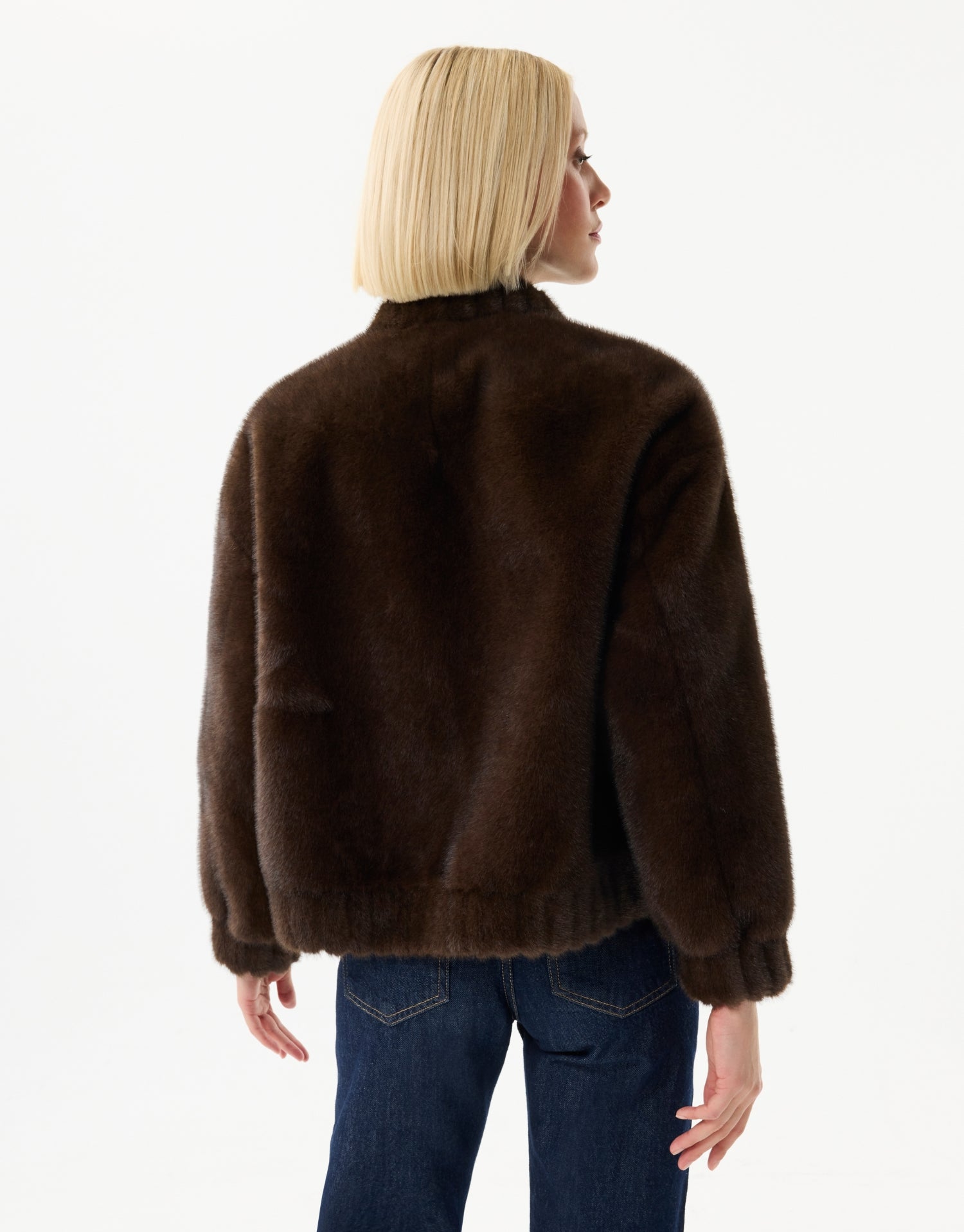 Veste courte en fausse fourrure marron
