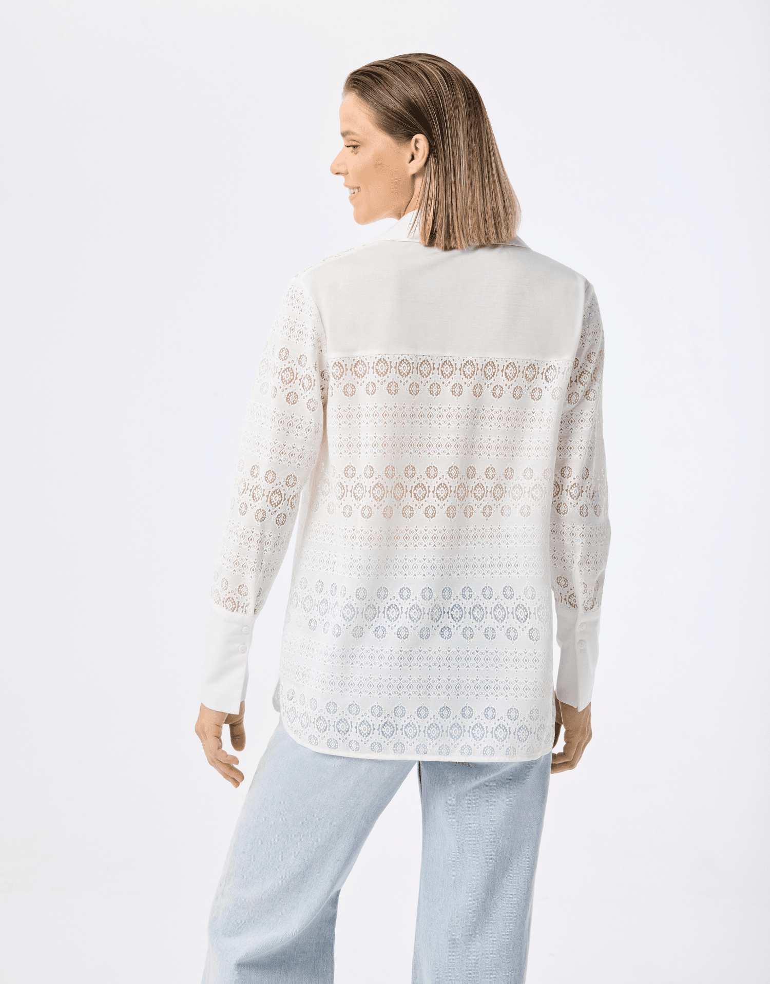 Chemise en dentelle blanche