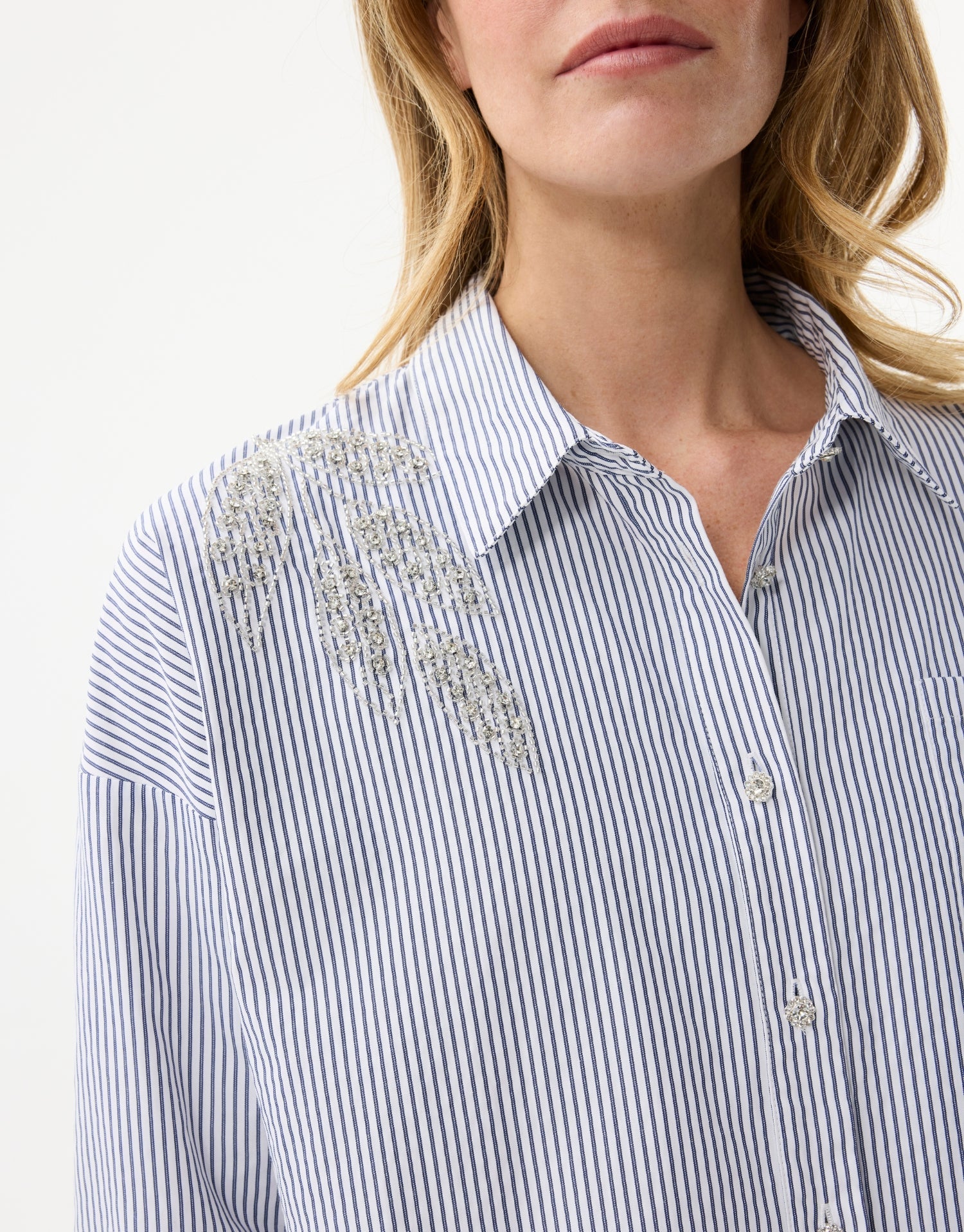 Chemise rayée avec broderies