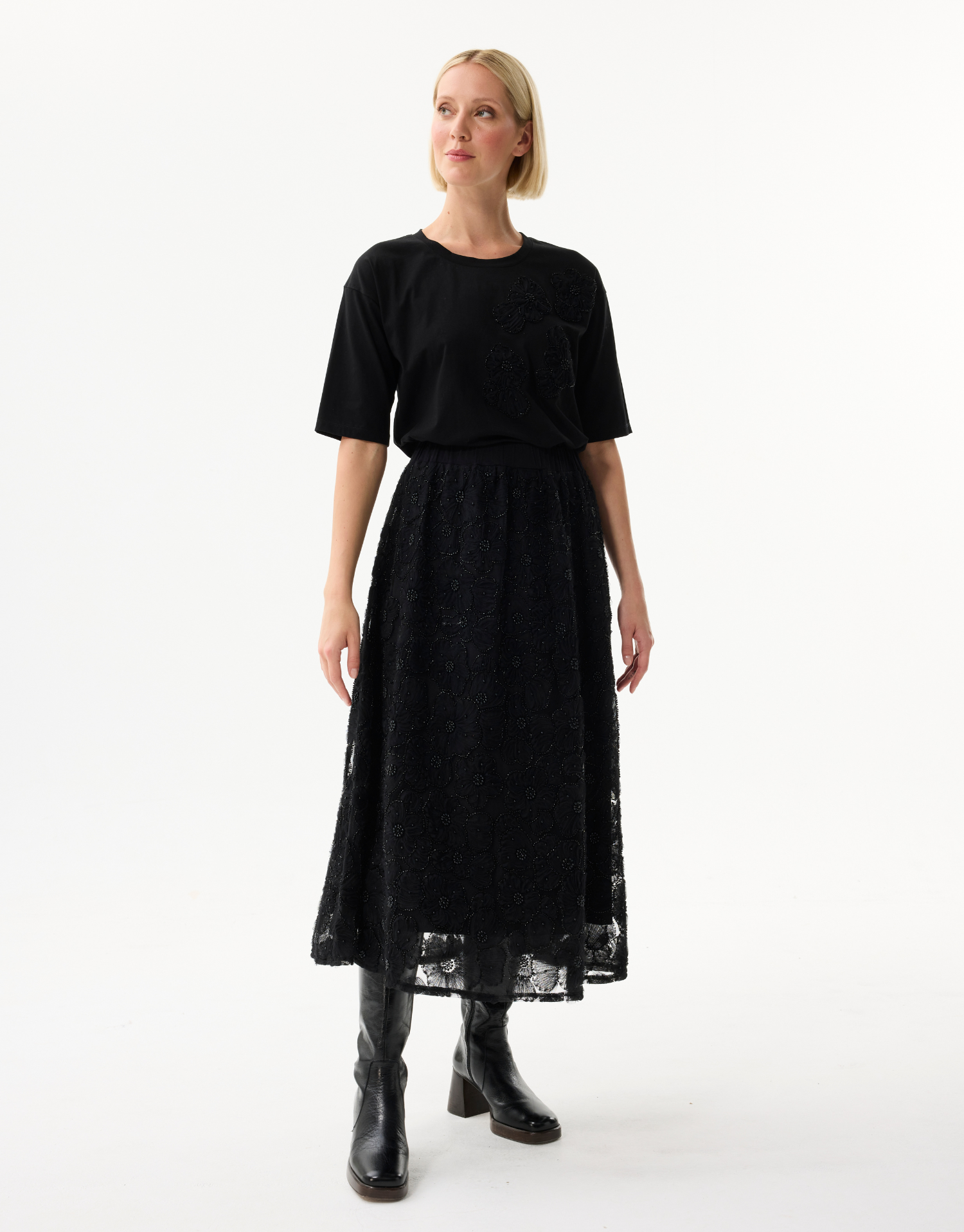 Dames T-shirt met geborduurde bloemen en parels