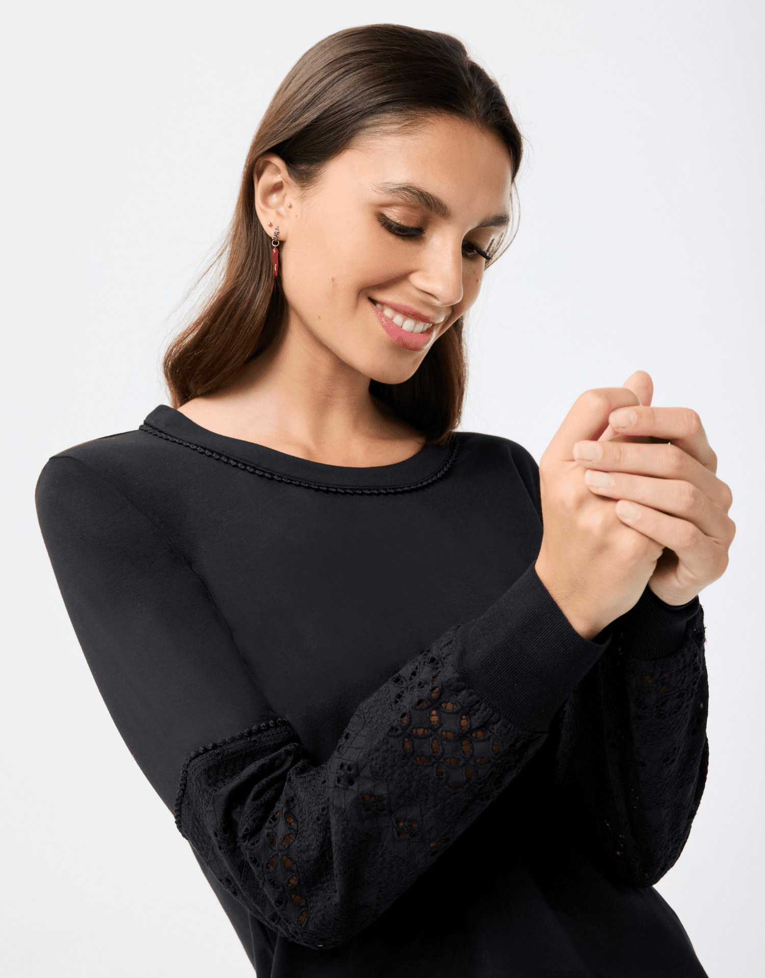 Pull avec manches en dentelle