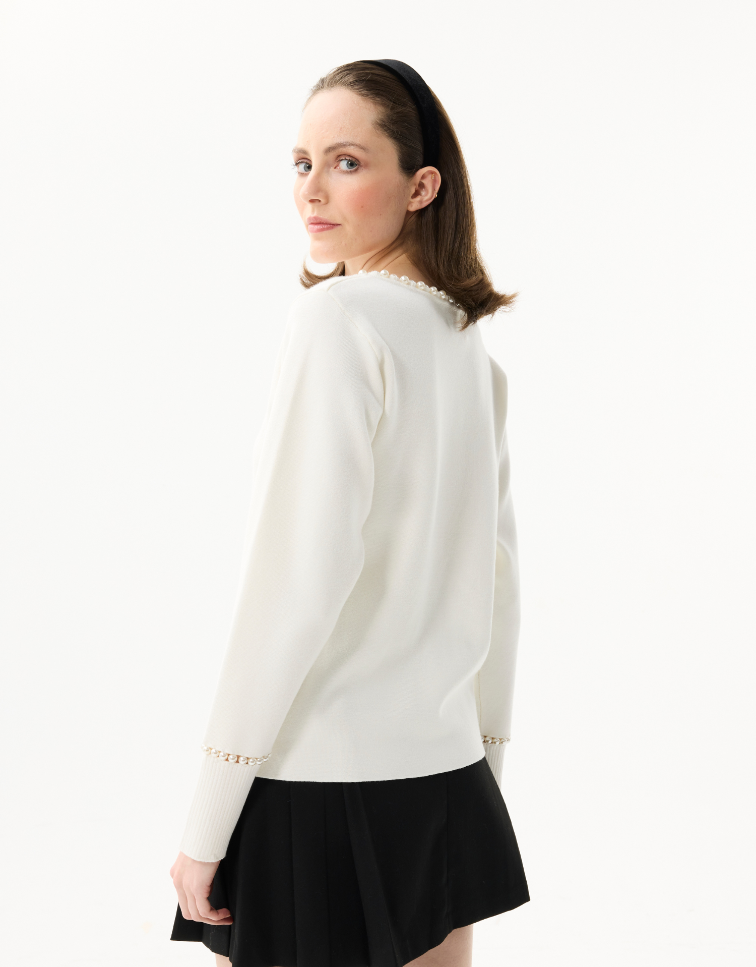 Women's knit sweater with pearl details