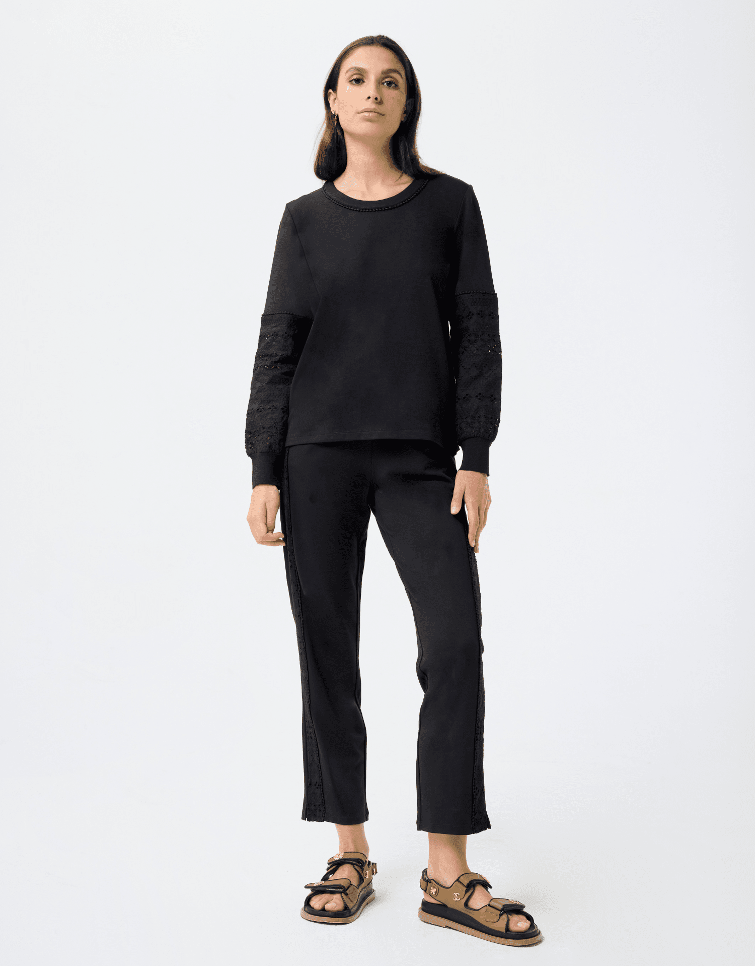 Pull avec manches en dentelle