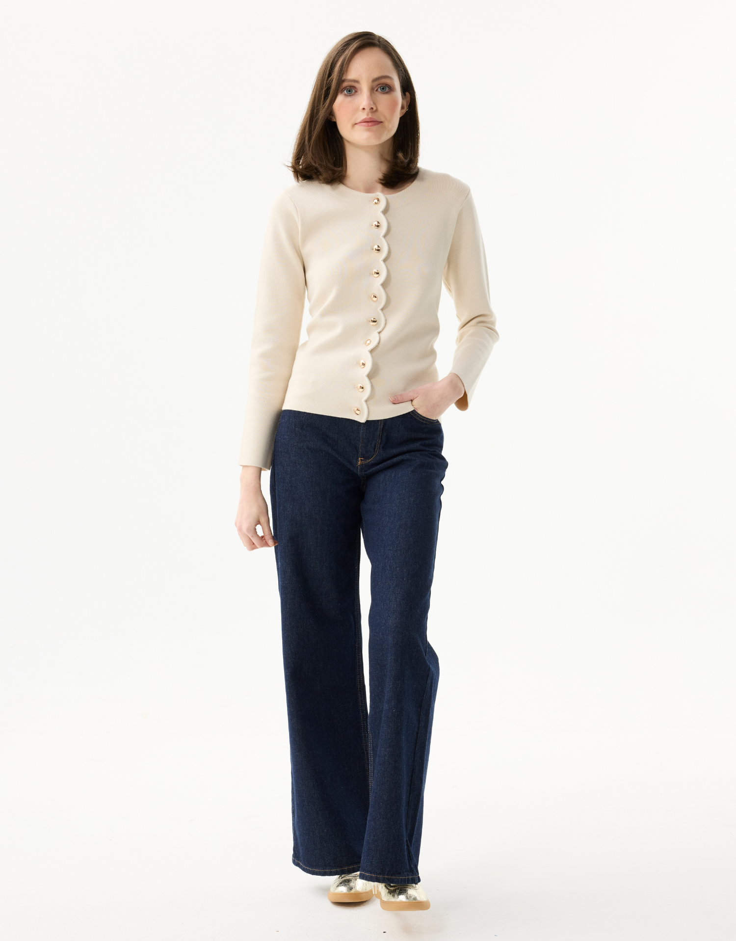 Damesvest met knopen en festonranddetails
