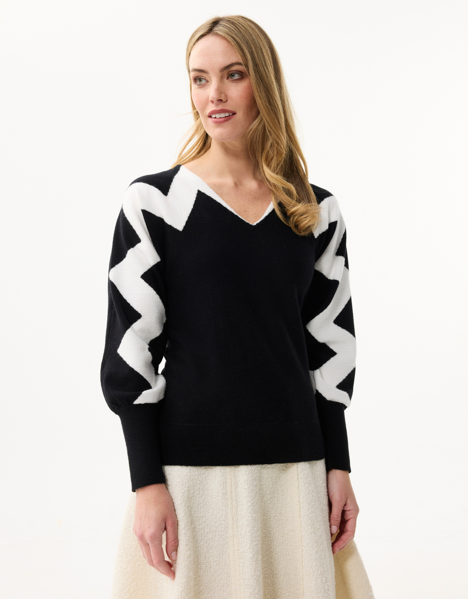 Pull femme col V manches contrastées