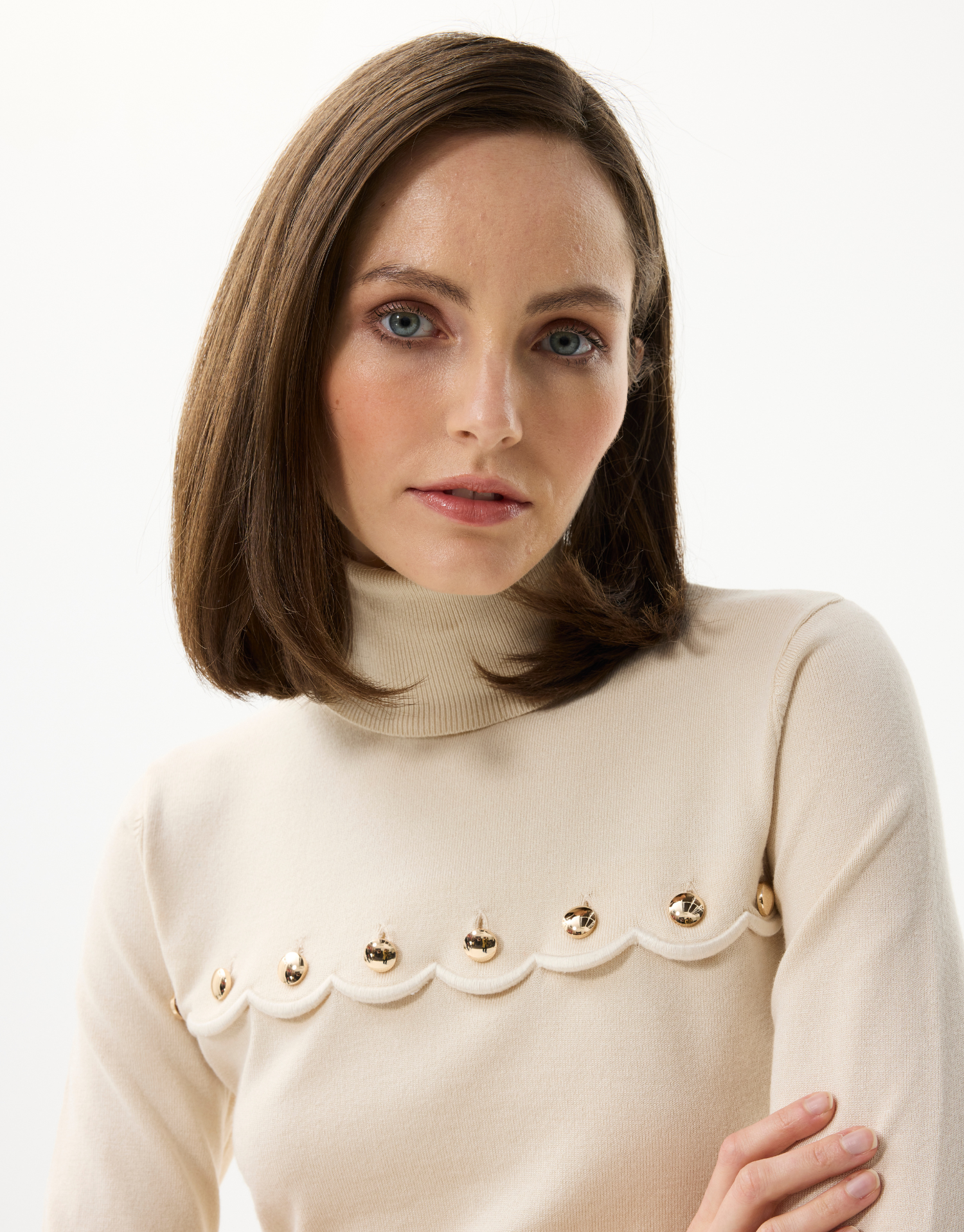 Women's turtleneck sweater with scalloped details and golden buttons