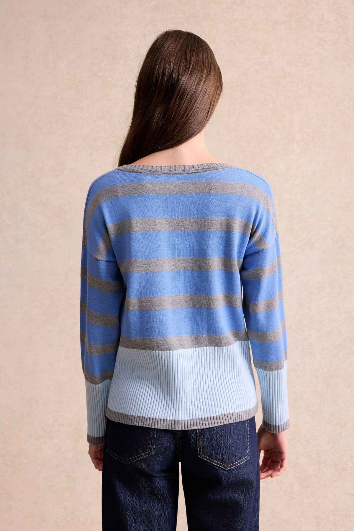 Pull rayé col V bleu