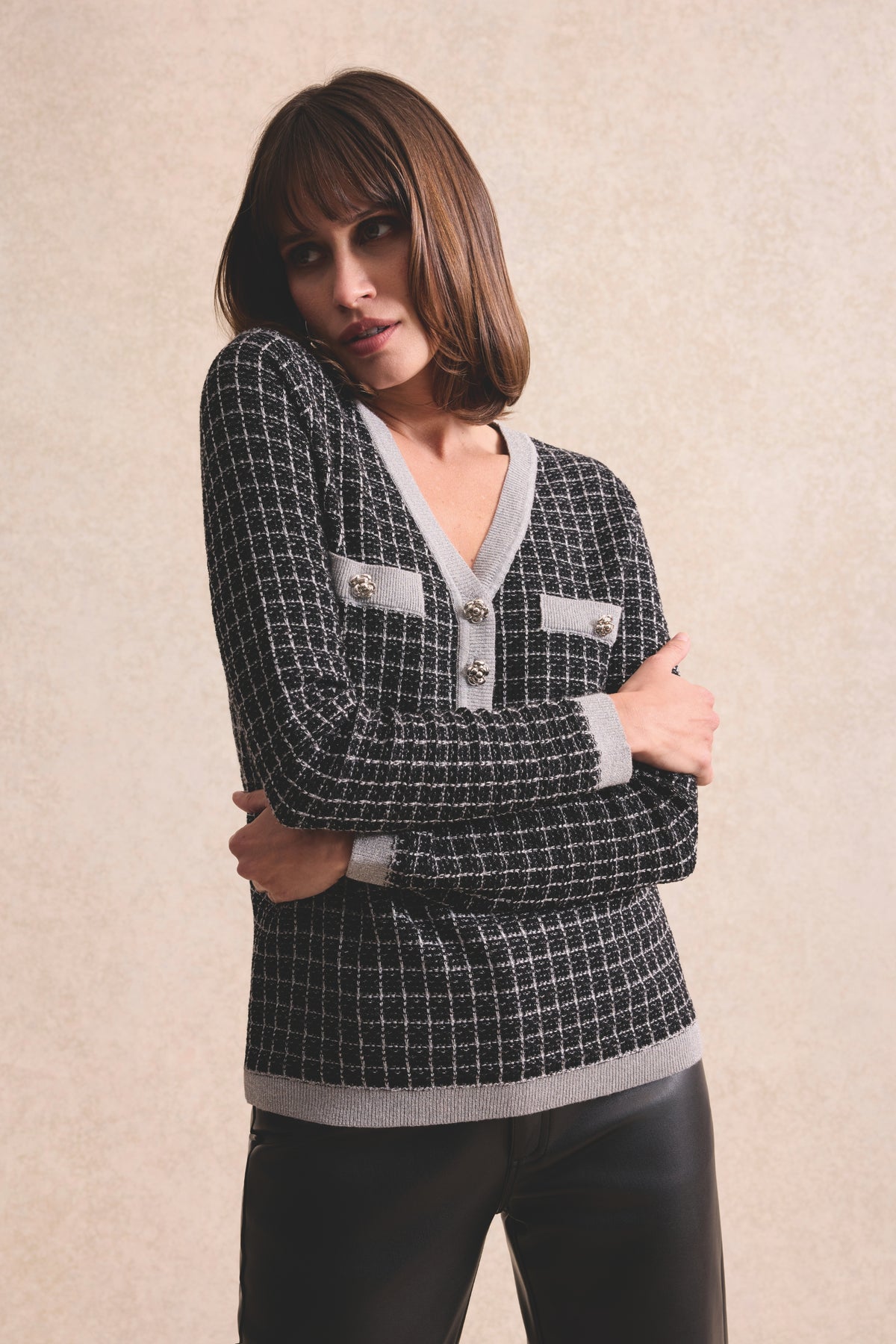Pull femme en maille effet tweed à col V noir