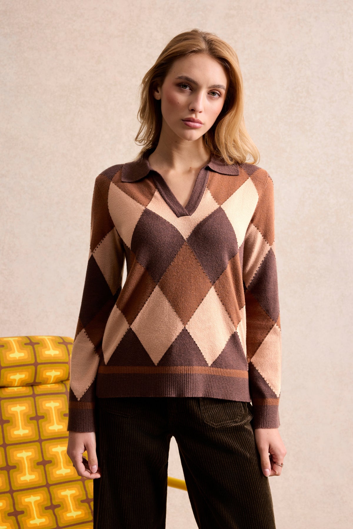 Pull col polo à losanges marron