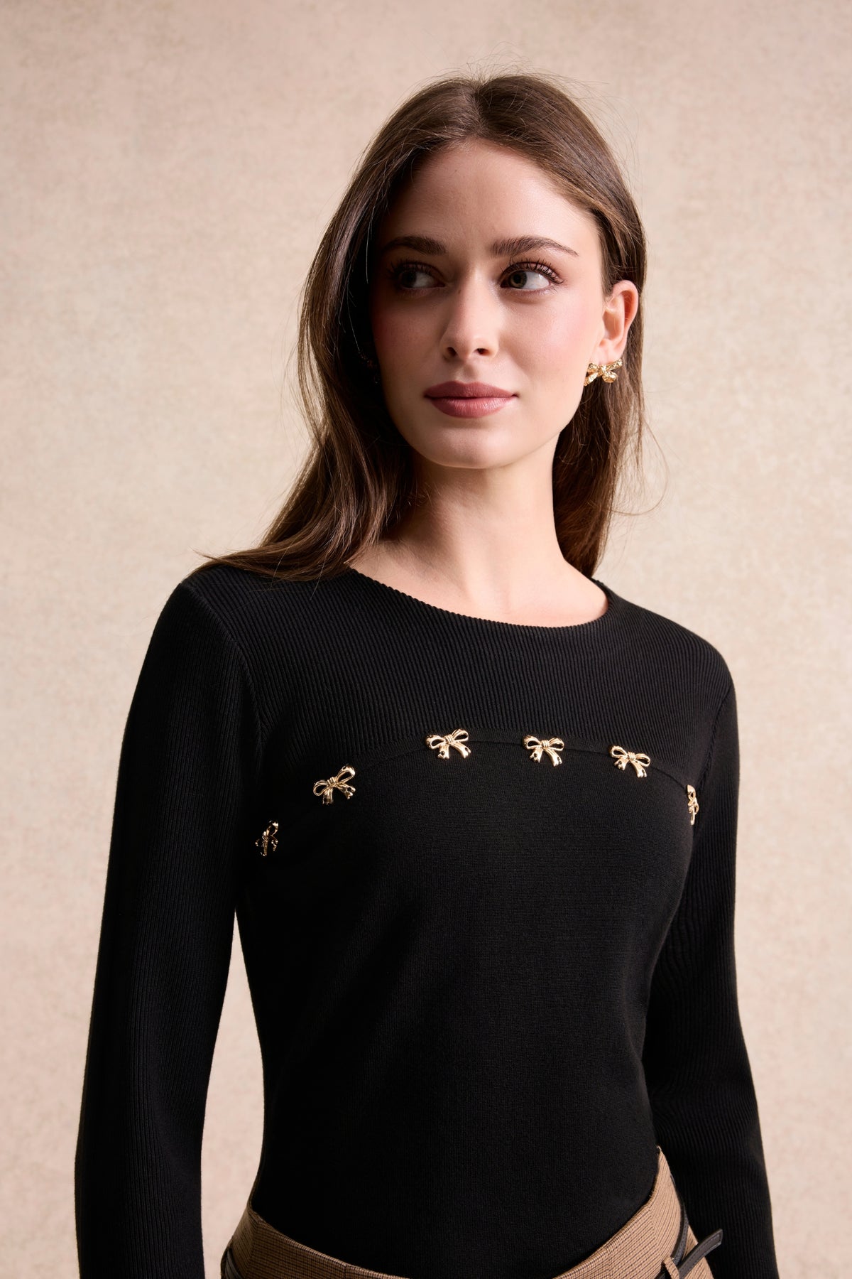 Pull fin à nœuds bijoux noir