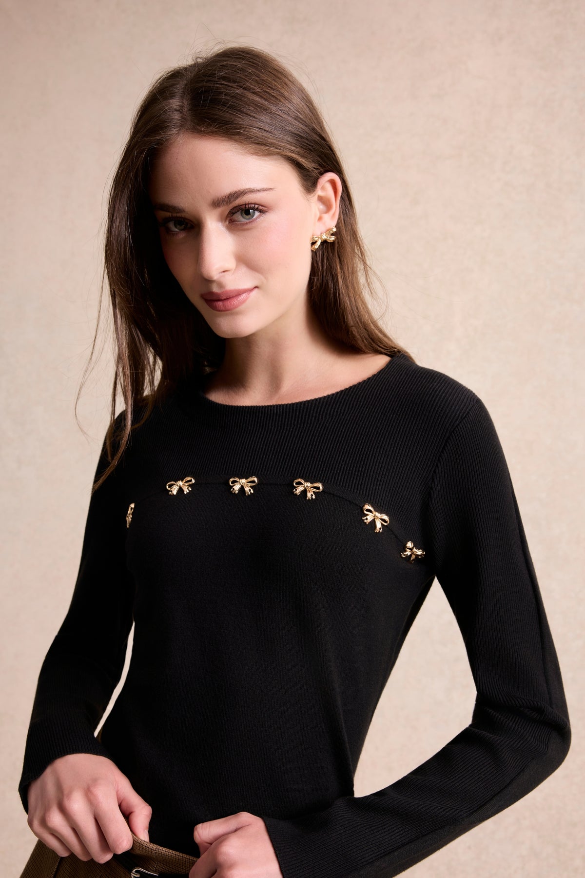 Pull fin à nœuds bijoux noir