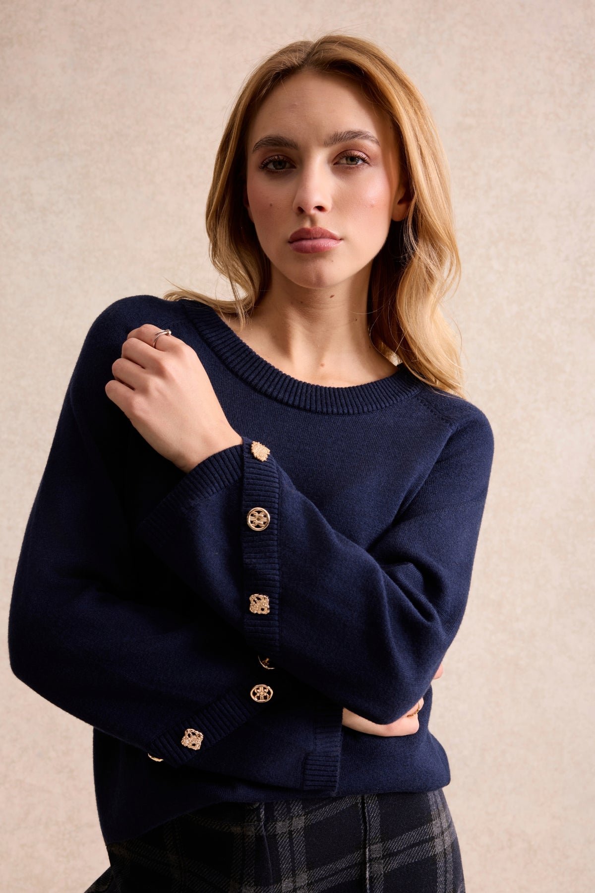 Pull manches boutons bijoux bleu marine