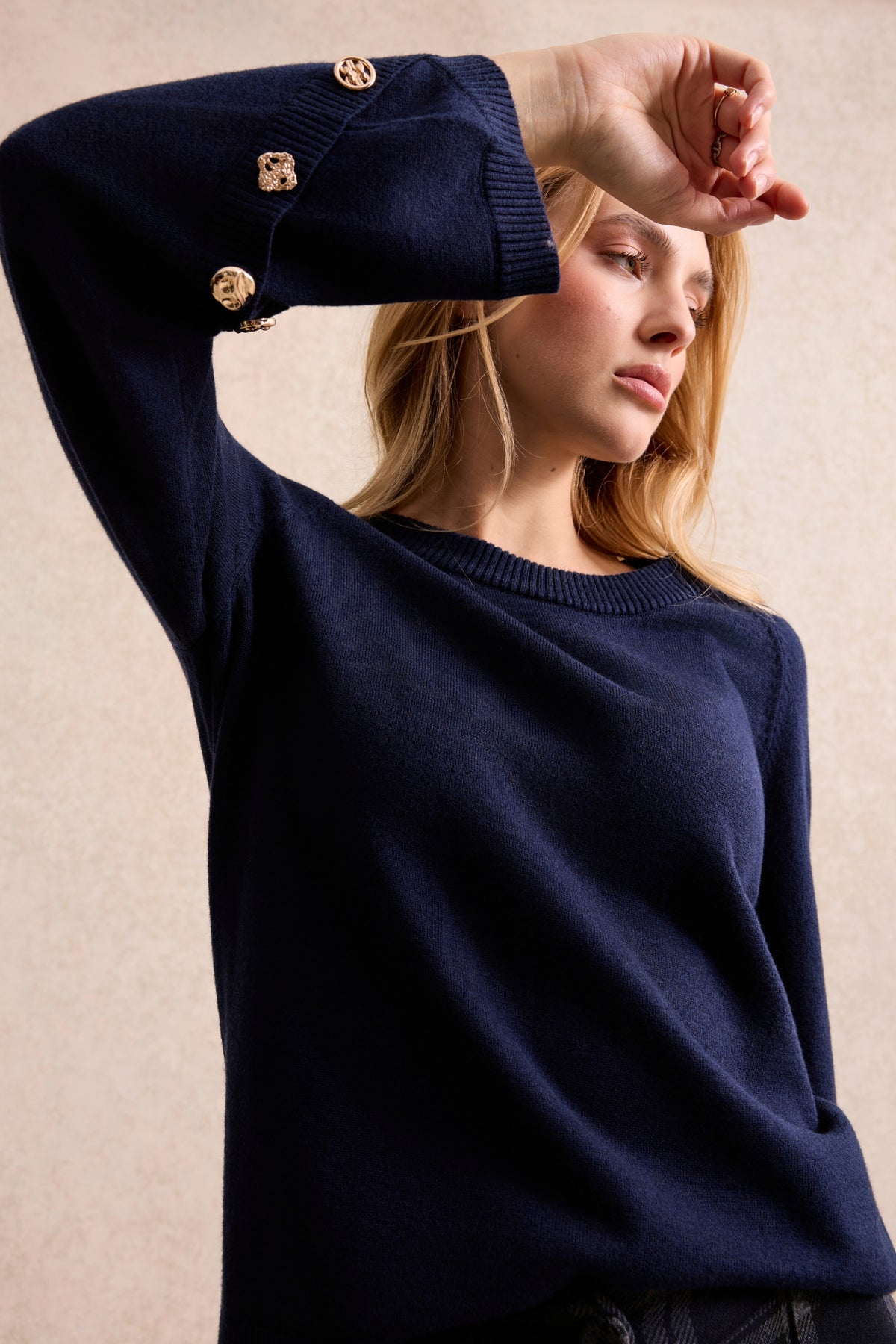 Pull manches boutons bijoux bleu marine