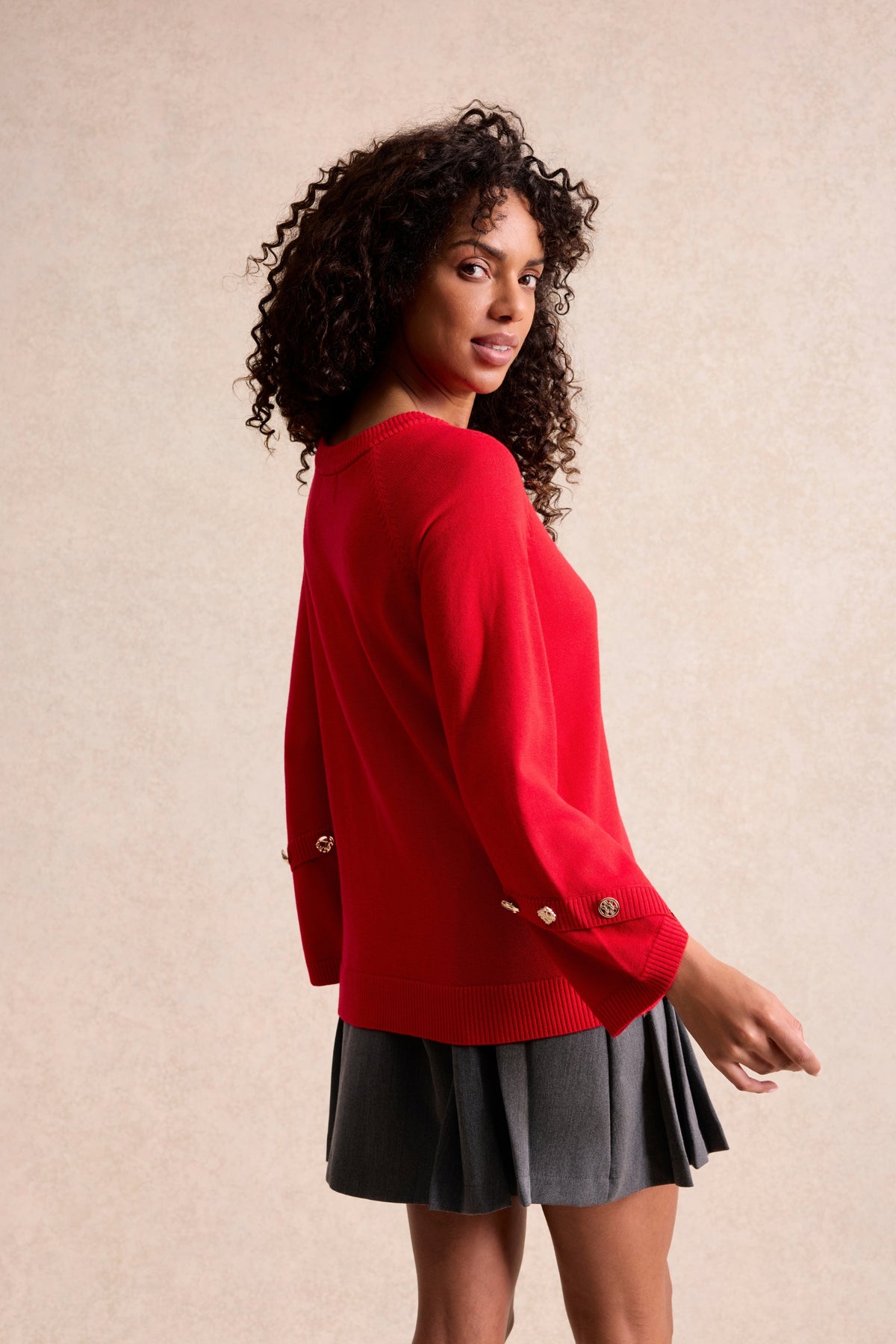 Pull manches boutons bijoux rouge
