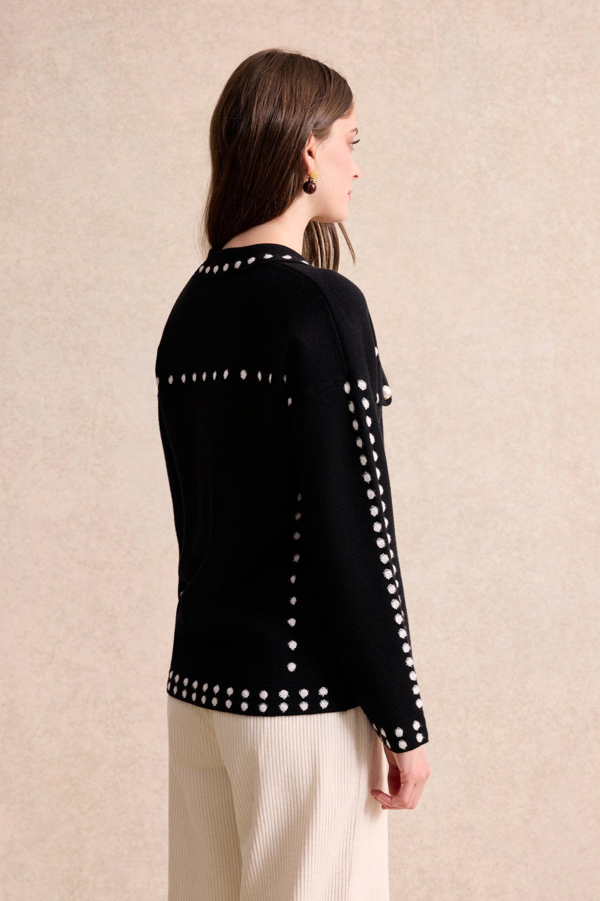 Cardigan à pois et boutons nacrés