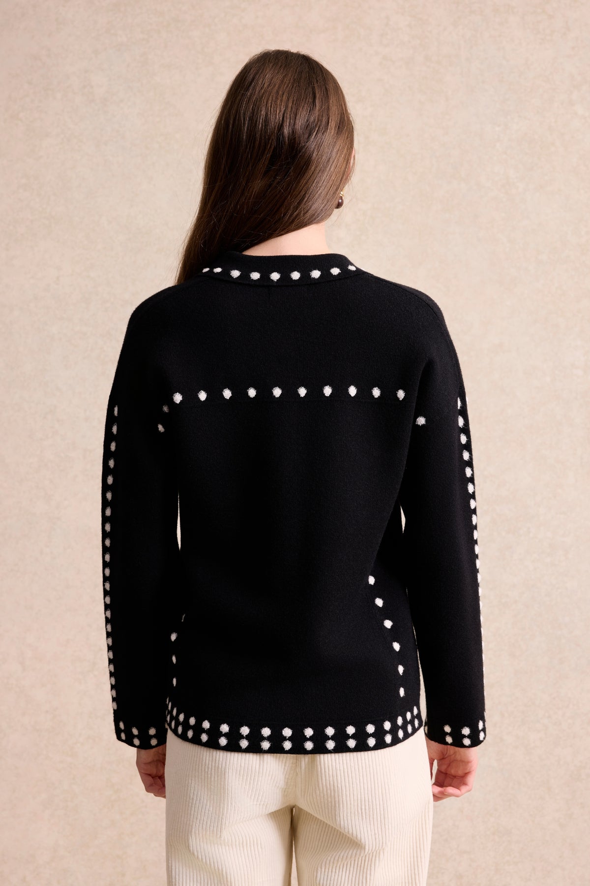 Cardigan à pois et boutons nacrés