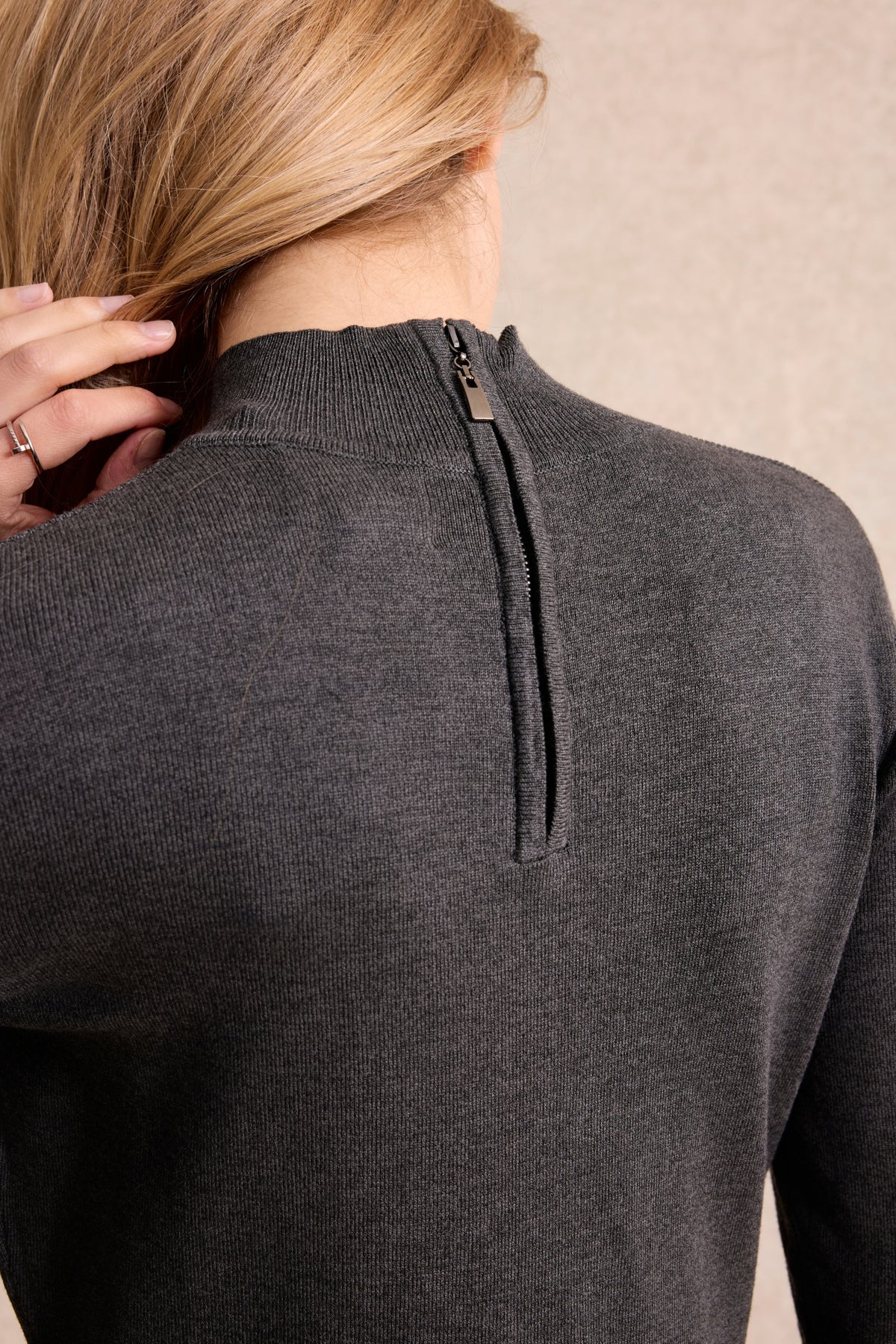 Pull col montant à nœuds gris