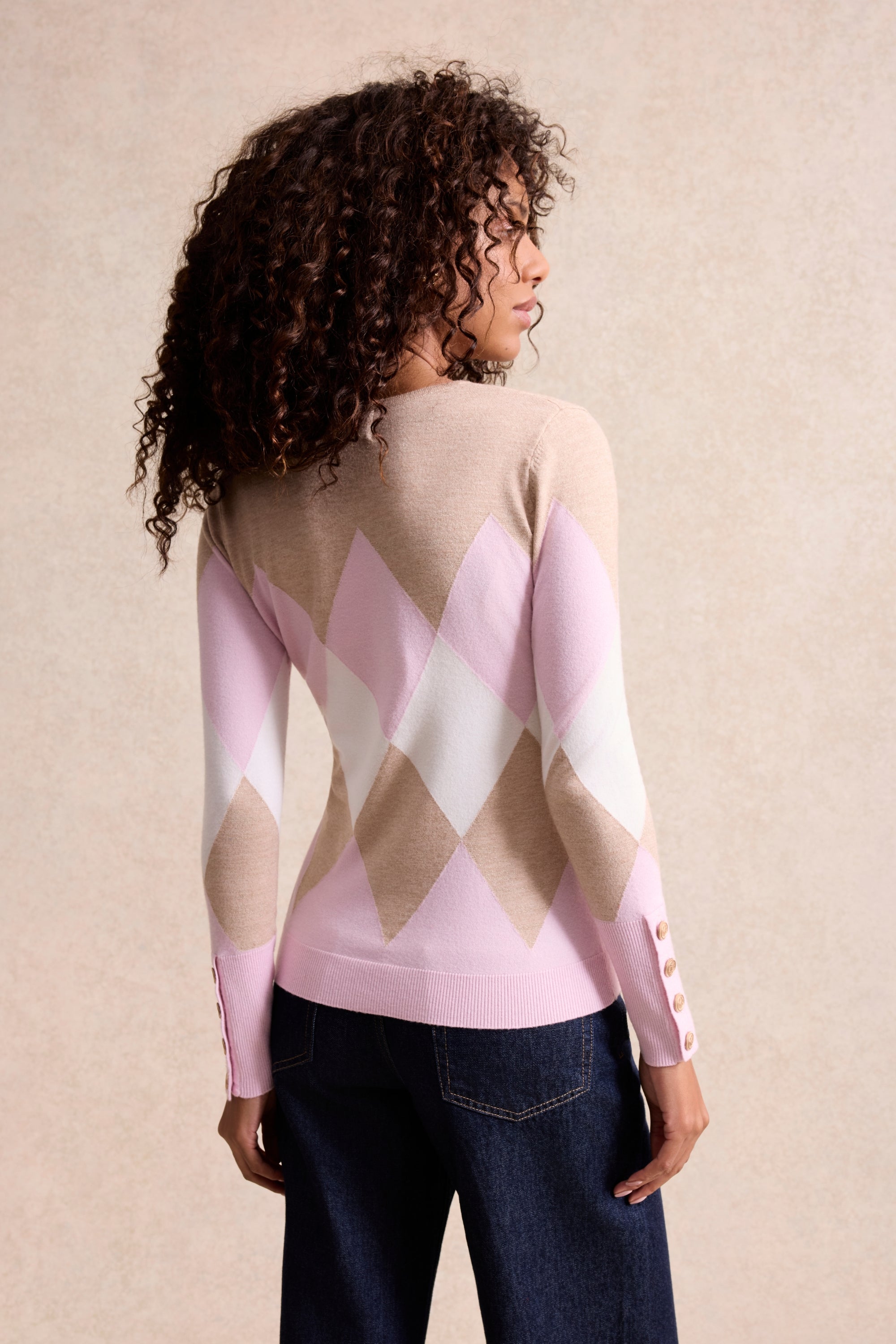 Pull à losanges col V rose