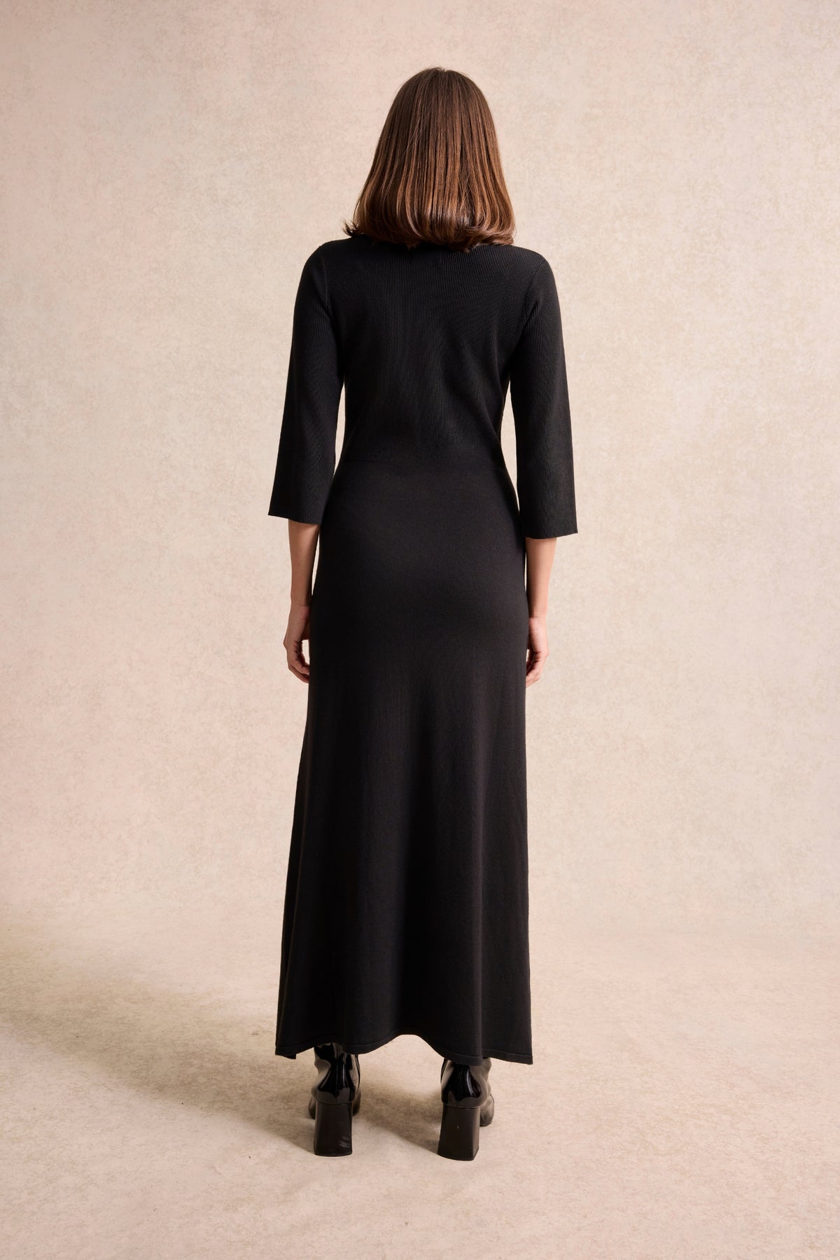 Robe noire à nœuds bijoux
