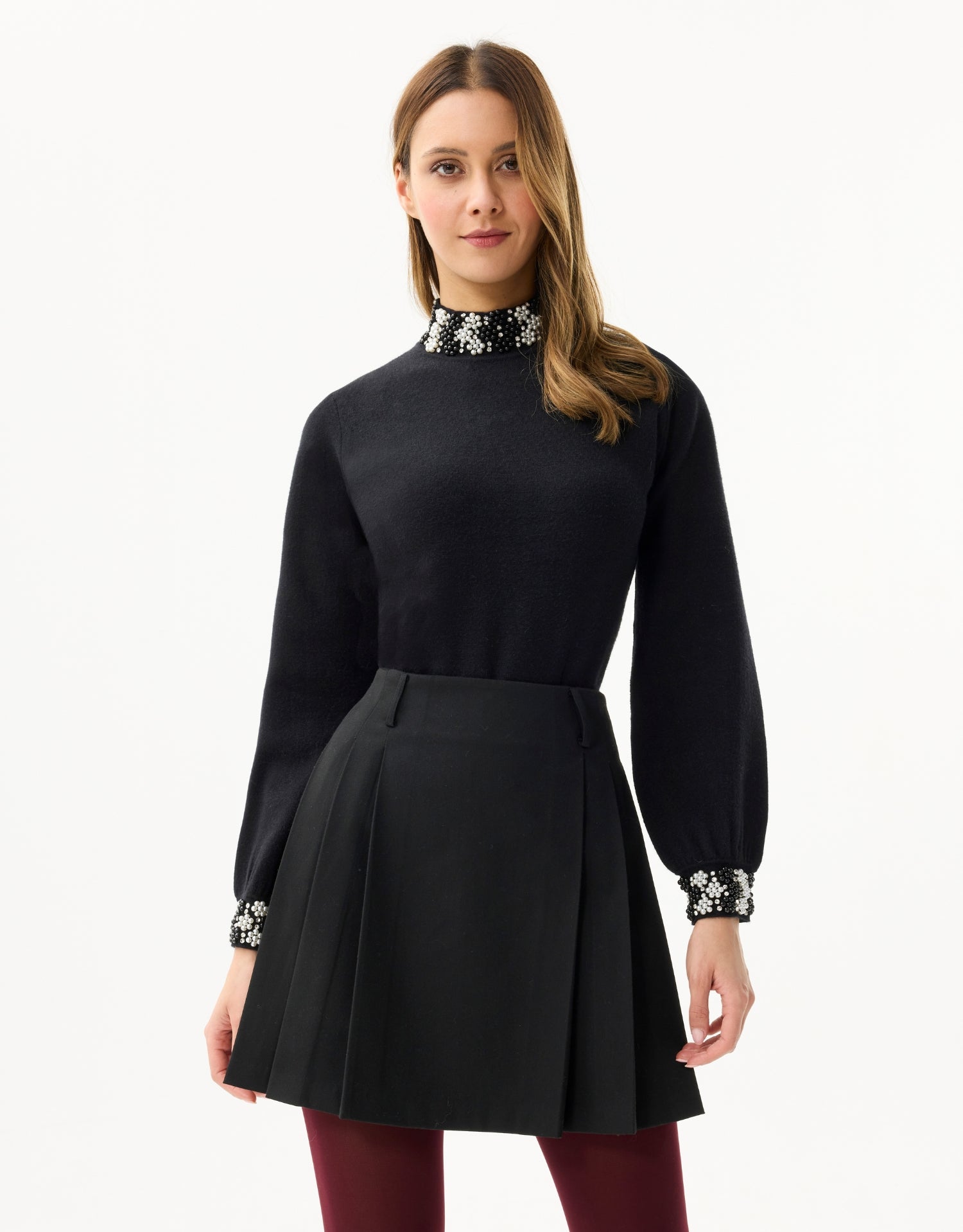 Pull à col et poignets fleuris – noir ou écru