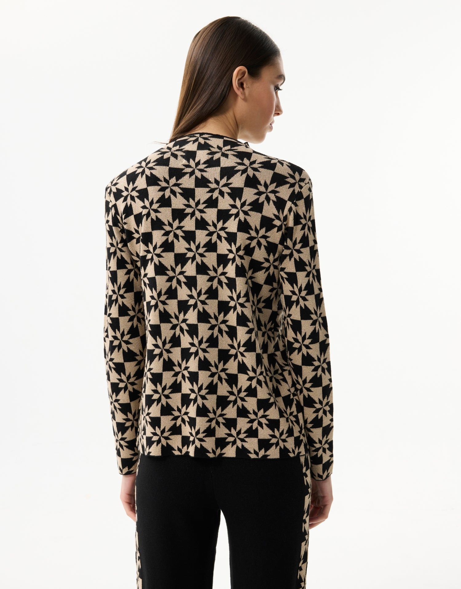 Geometric pattern sweater – black and beige