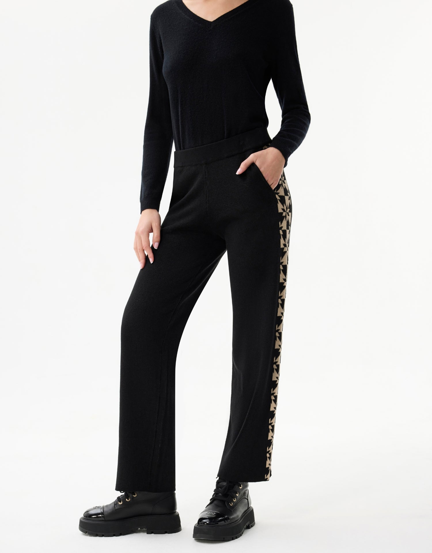 Jacquard stripe pants – black and beige