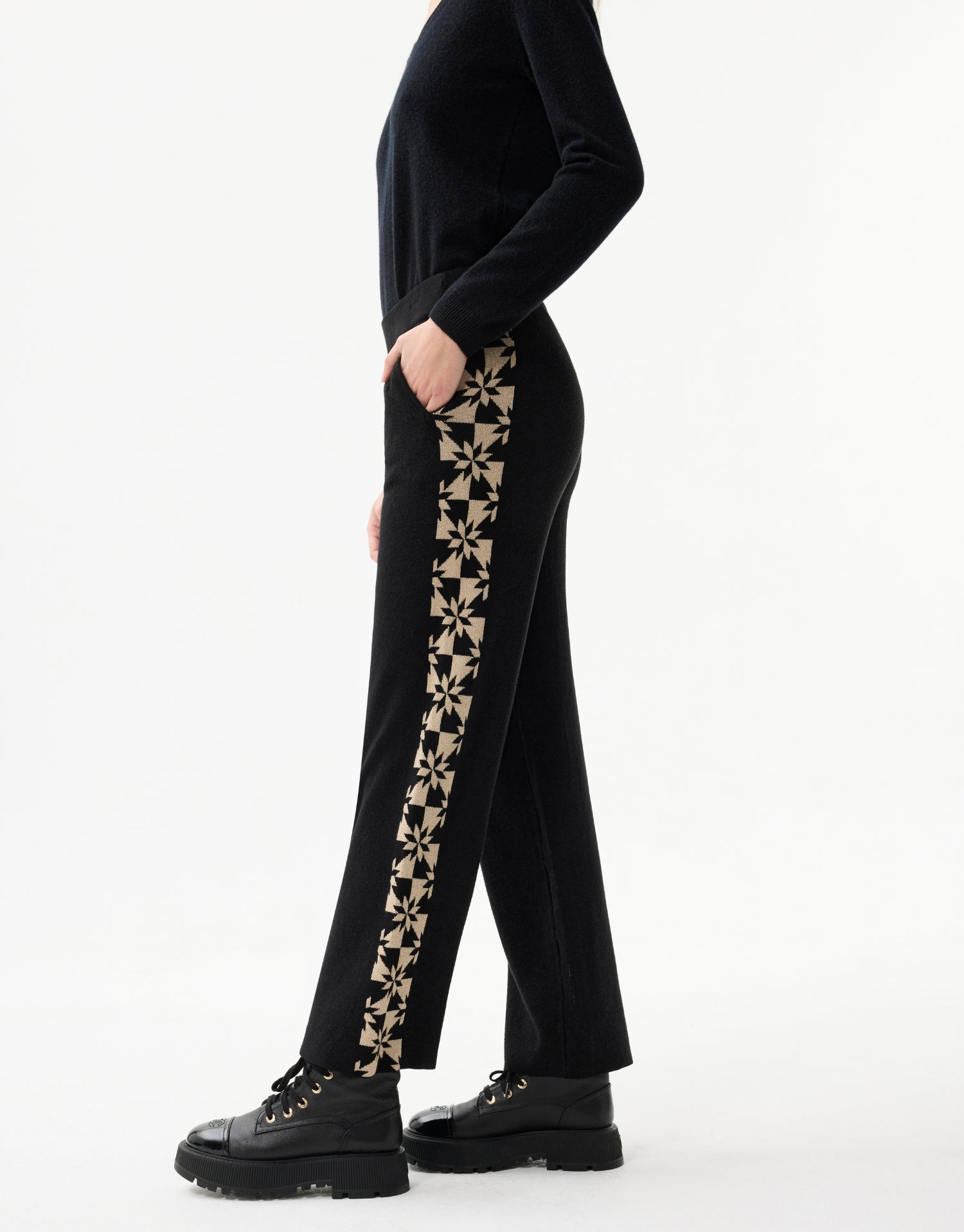 Jacquard stripe pants – black and beige
