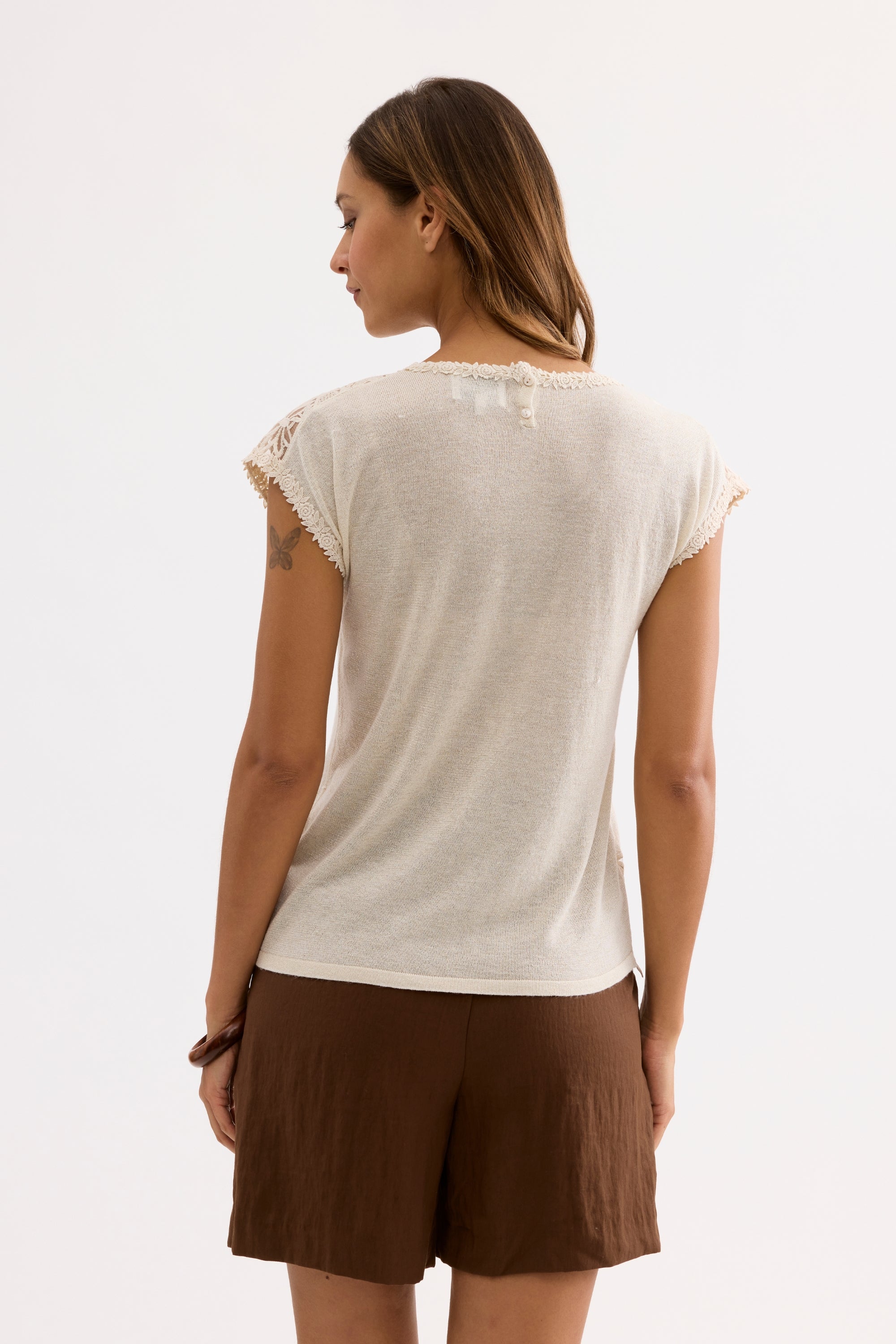 T-shirt beige dentelle florale