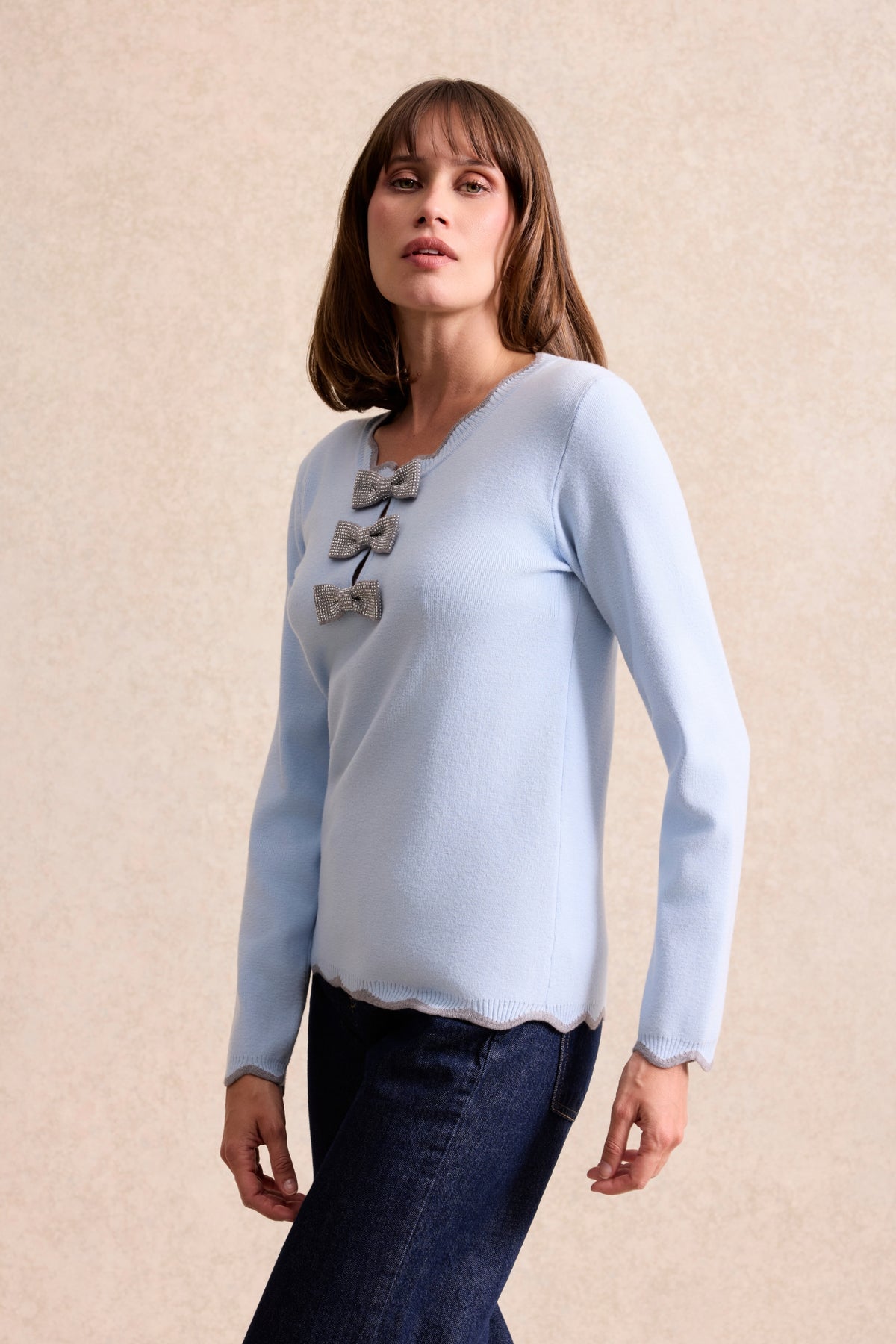 Pull à nœuds contrastants bleu ciel