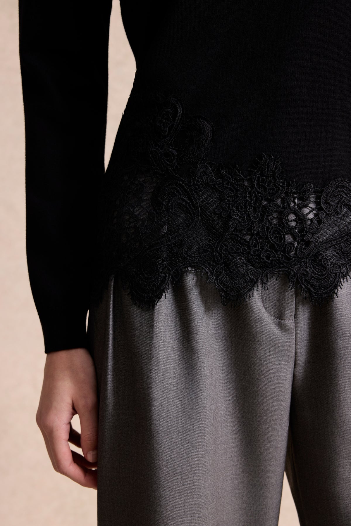 Pull en maille à dentelle noir