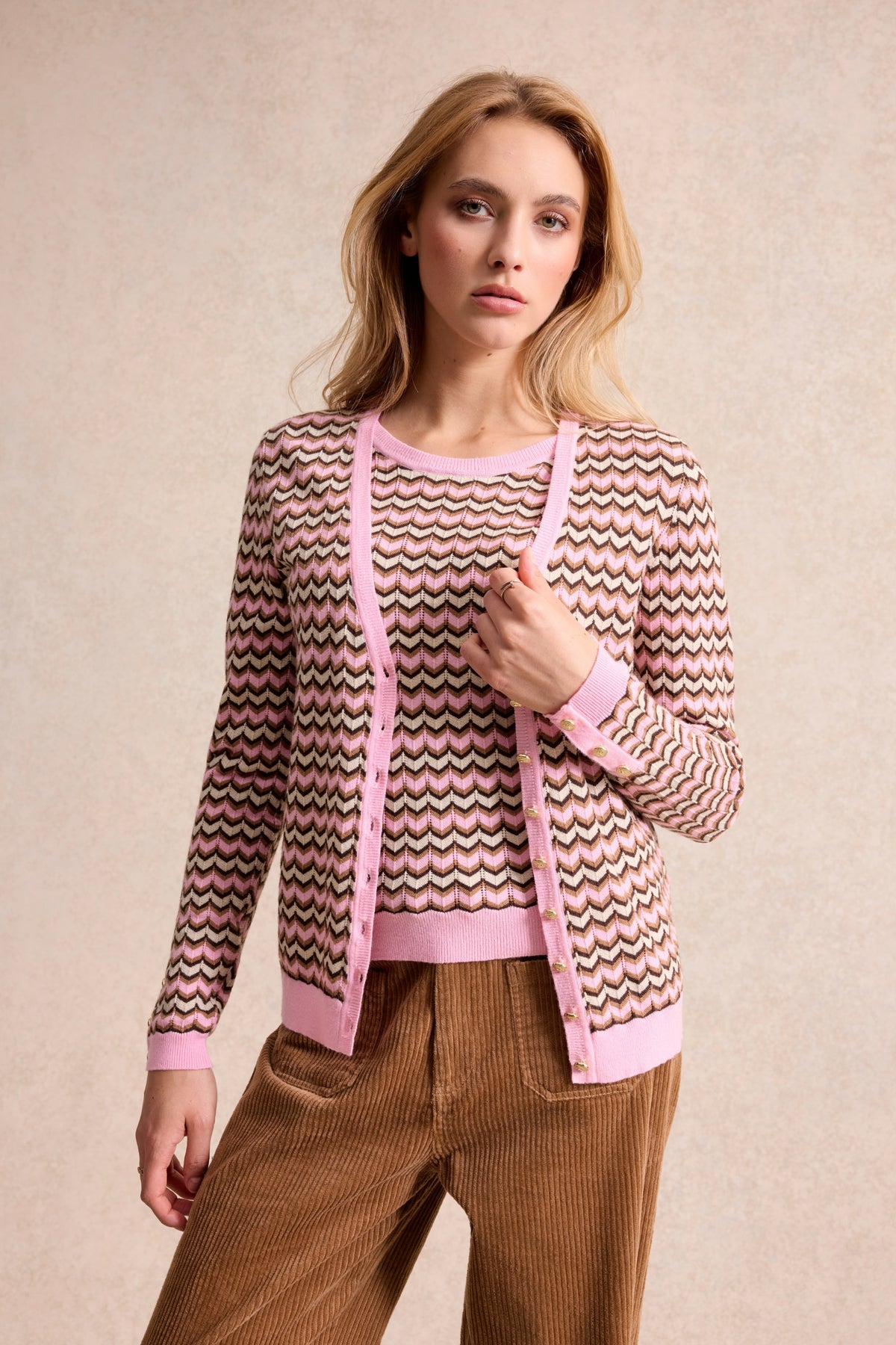 Twin-set zigzag rose