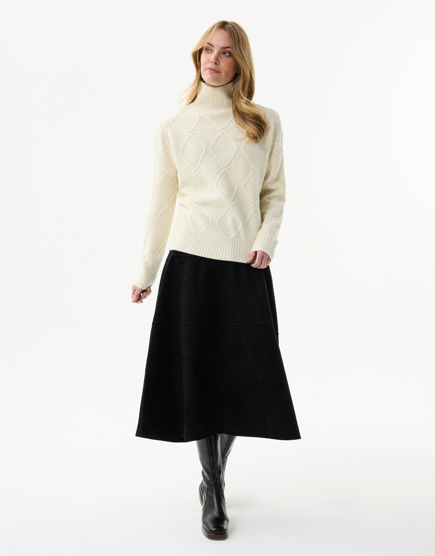 Ecru trui met hoge kraag en gestructureerde stof