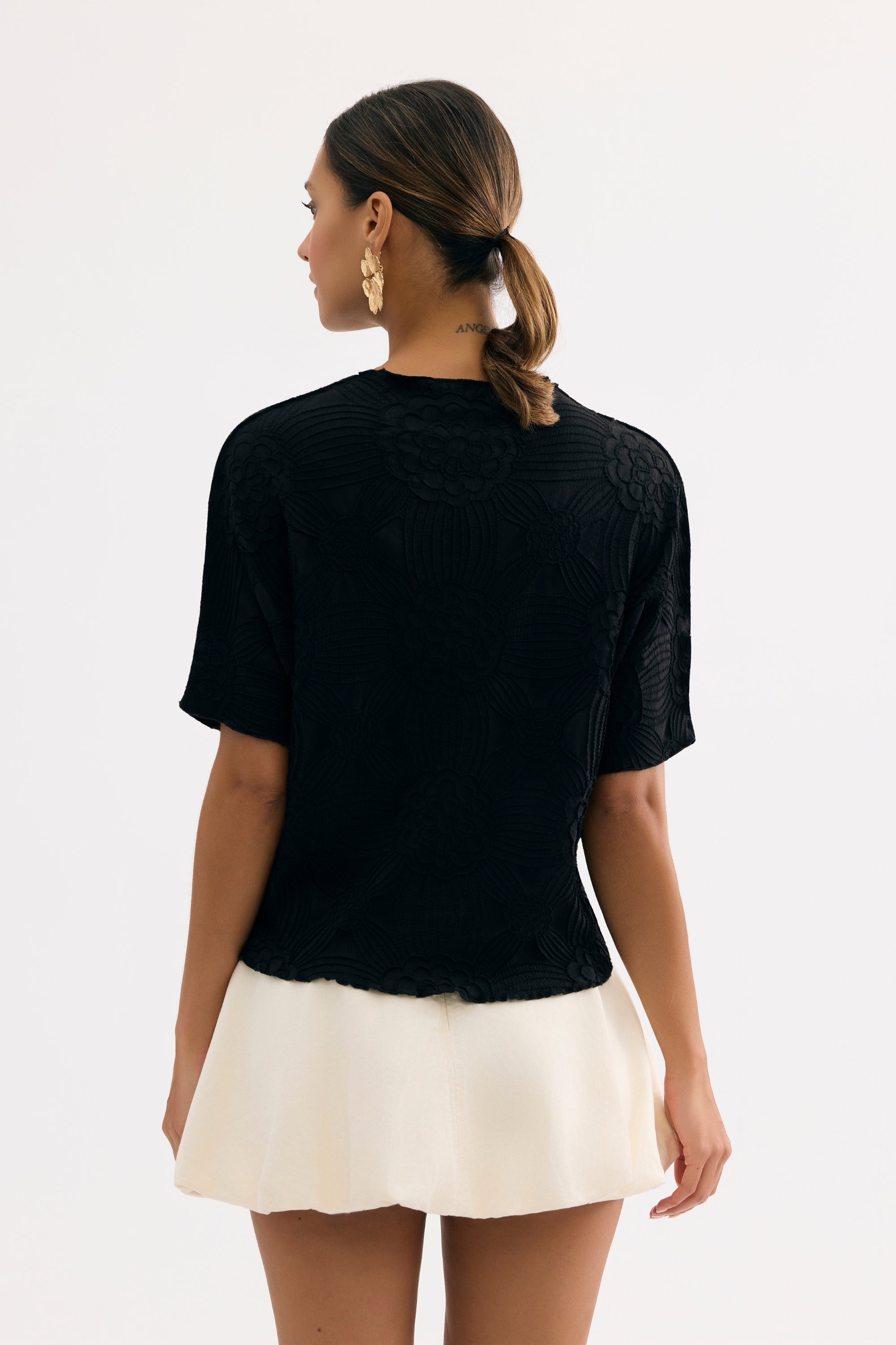 T-shirt texturé motif floral noir