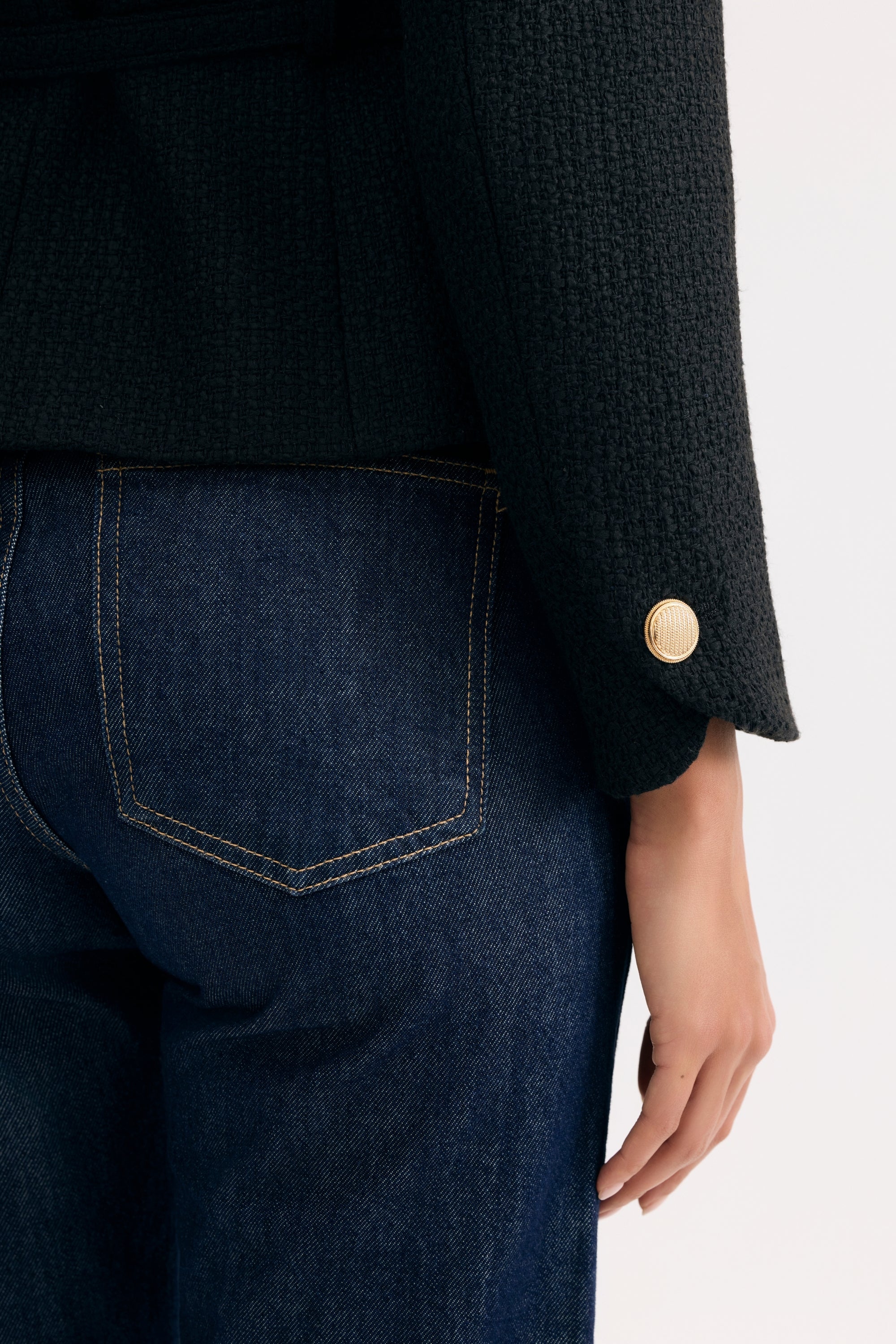 Veste élégante ceinturée noire