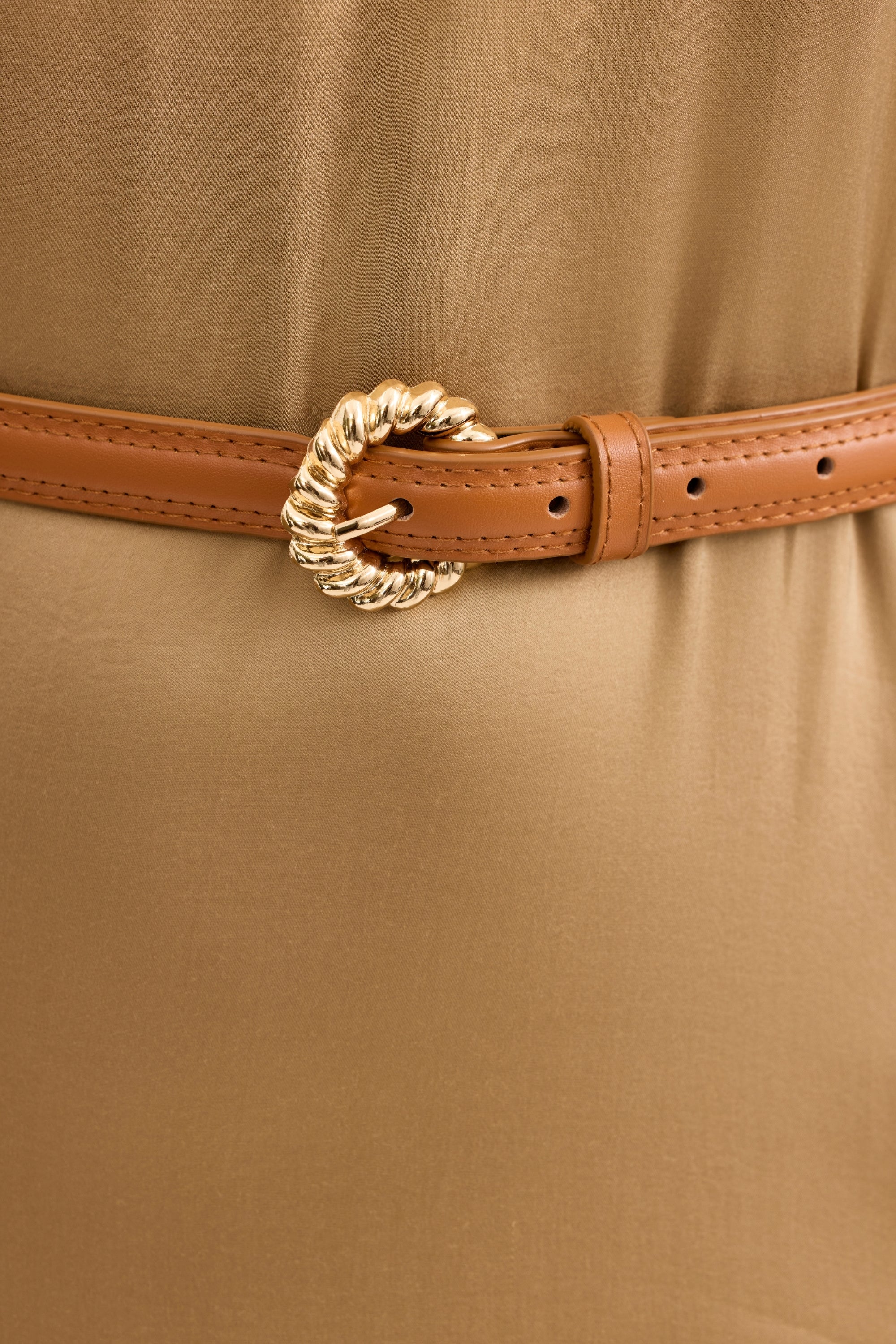 Ceinture en cuir boucle dorée torsadée camel