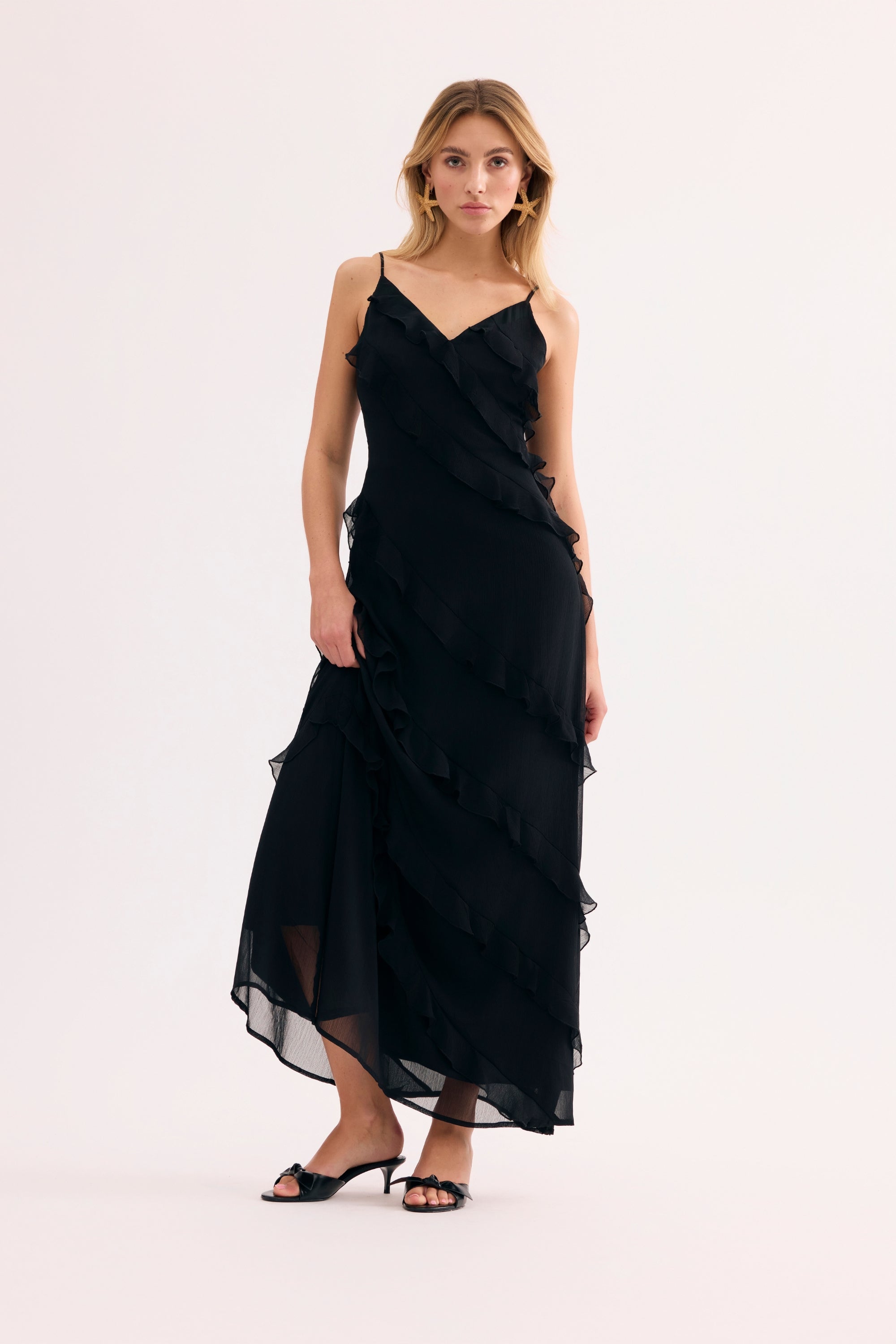 Robe longue noire à volants