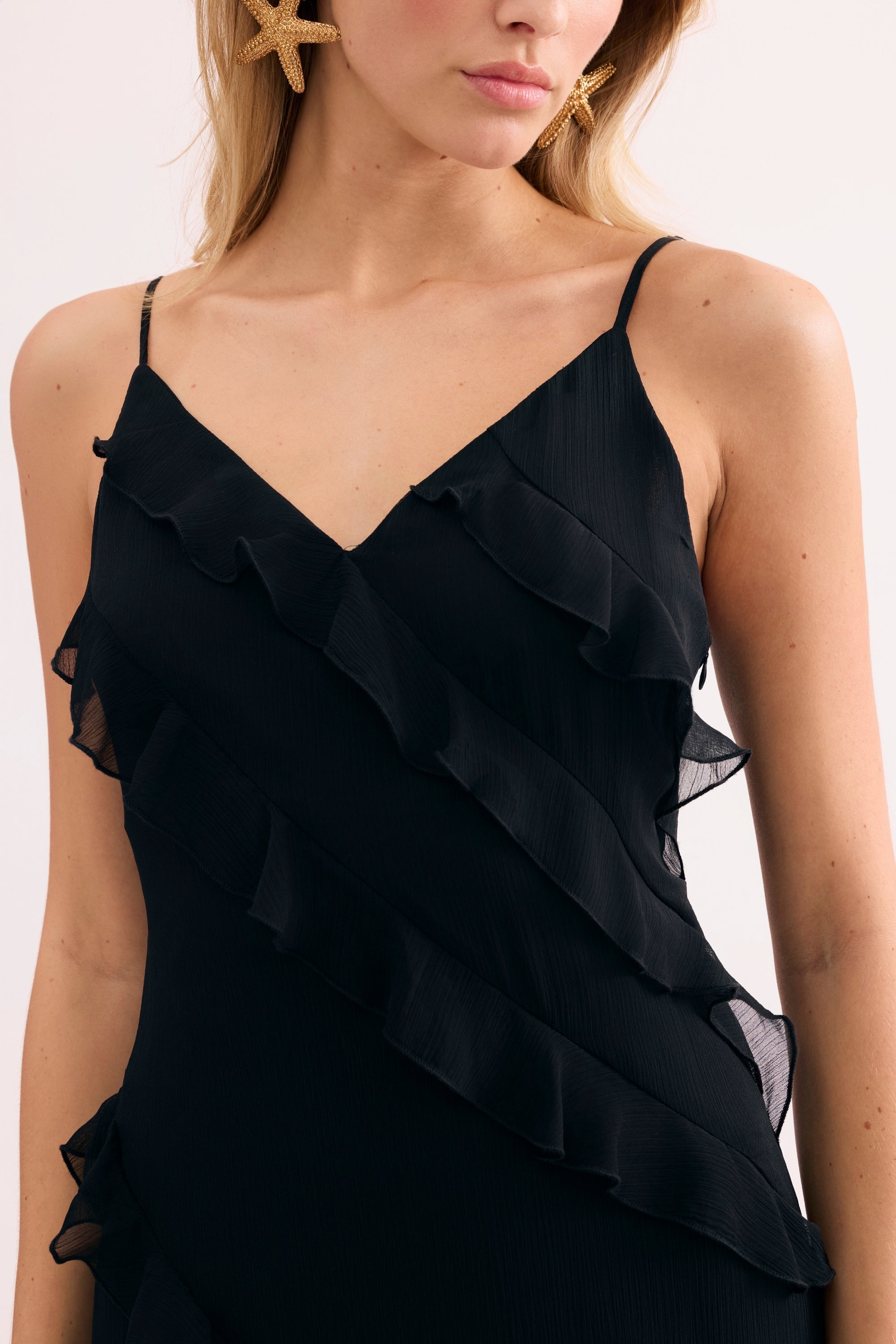 Robe longue noire à volants