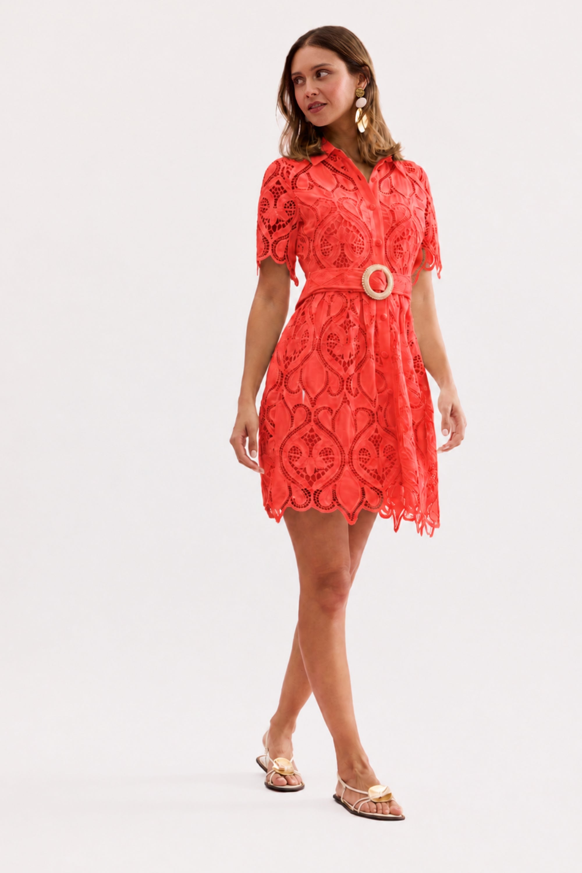 Robe courte en dentelle ceinturée orange