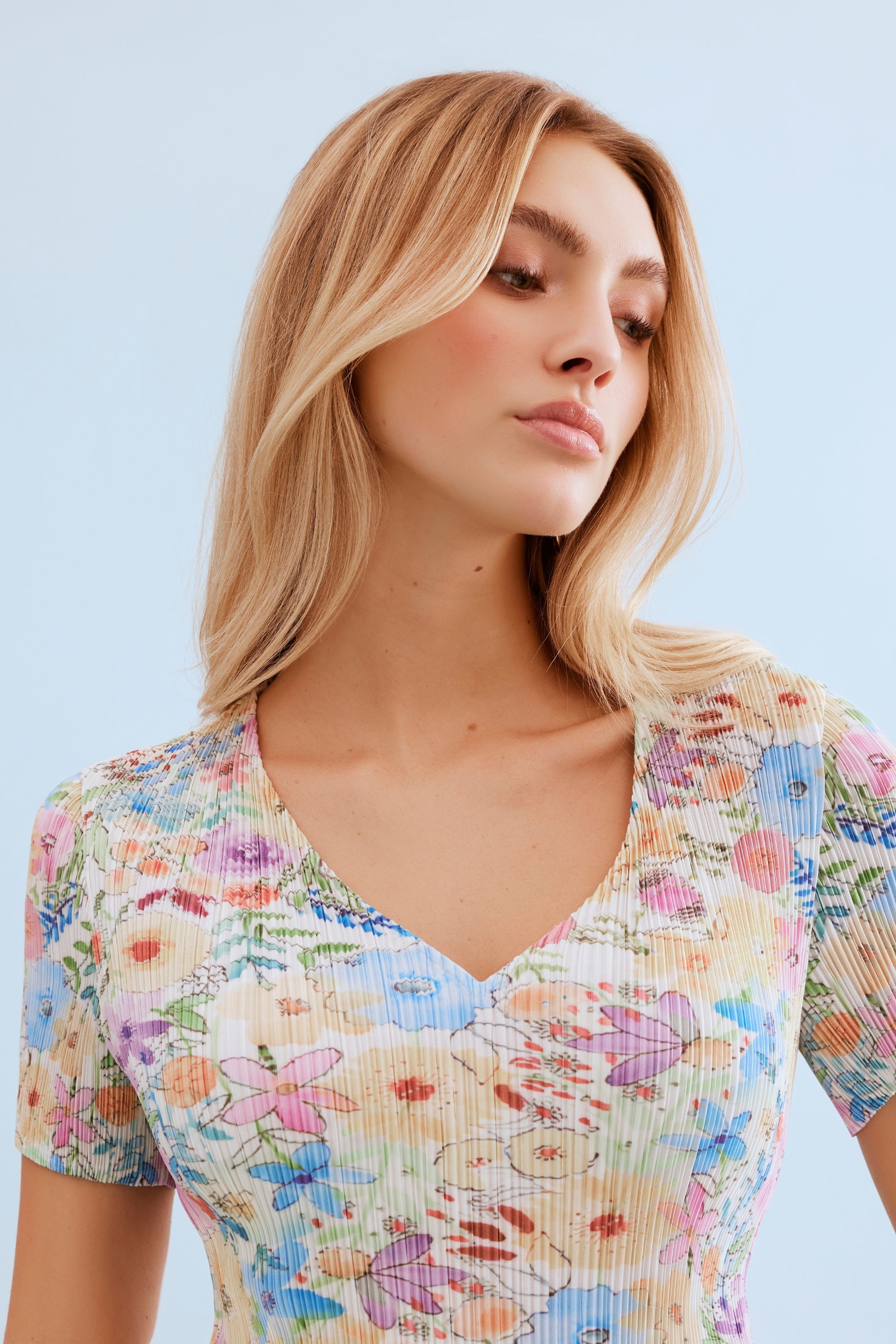Robe midi plissée imprimée fleurs pastel
