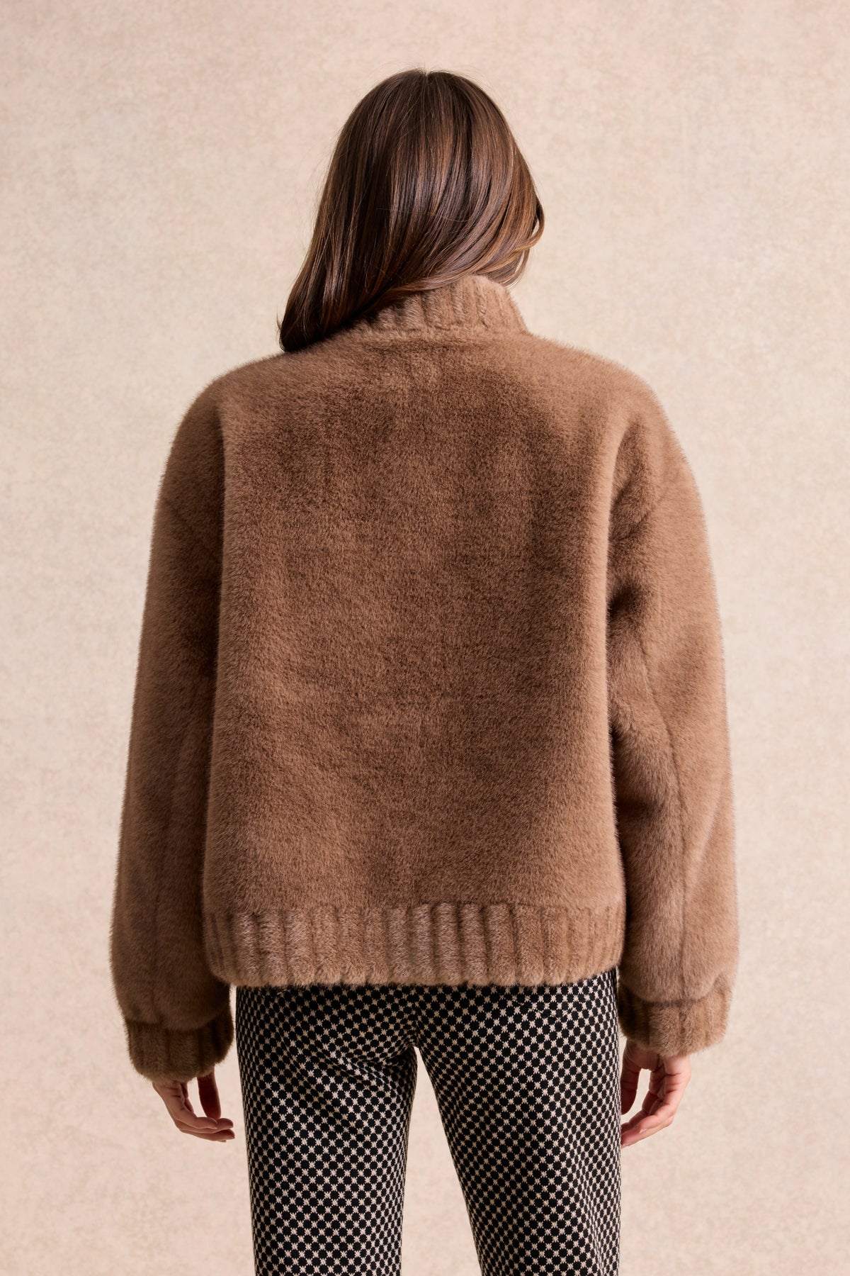 Veste fausse fourrure à boutons camel