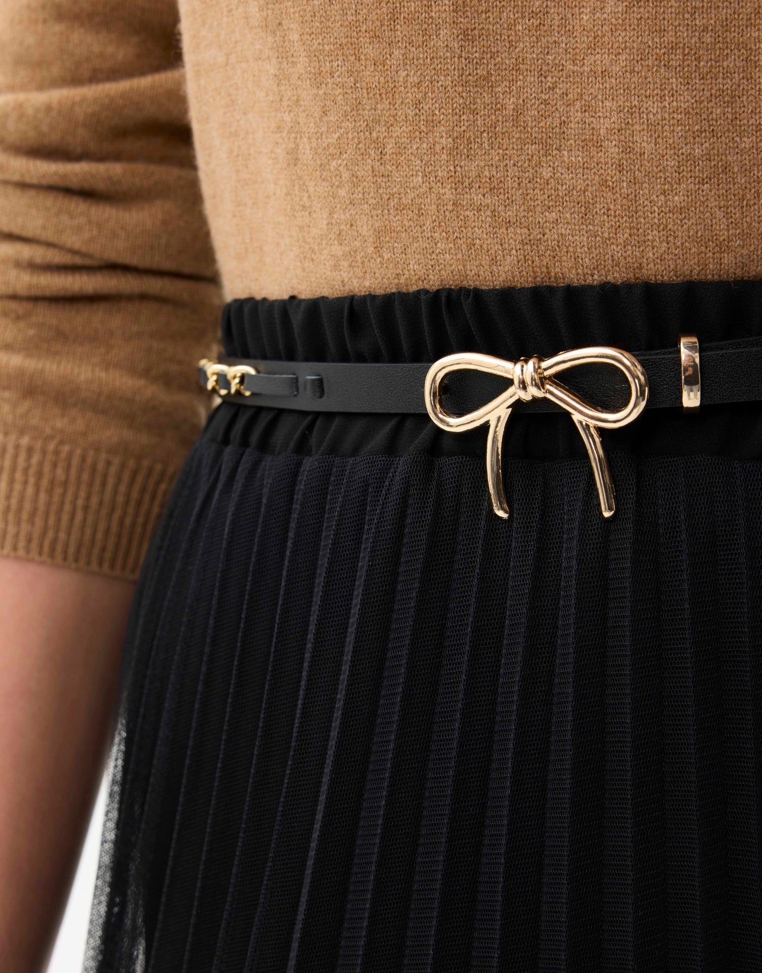 Ceinture fine en cuir à boucle nœud doré