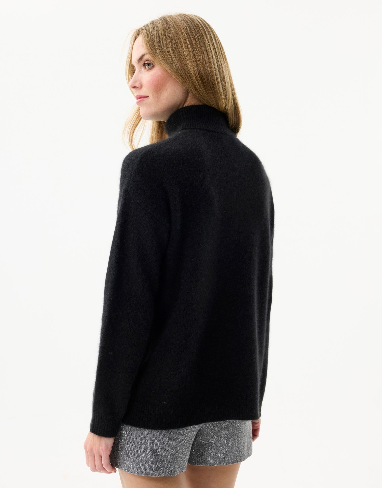 Pull col roulé en laine et raton laveur