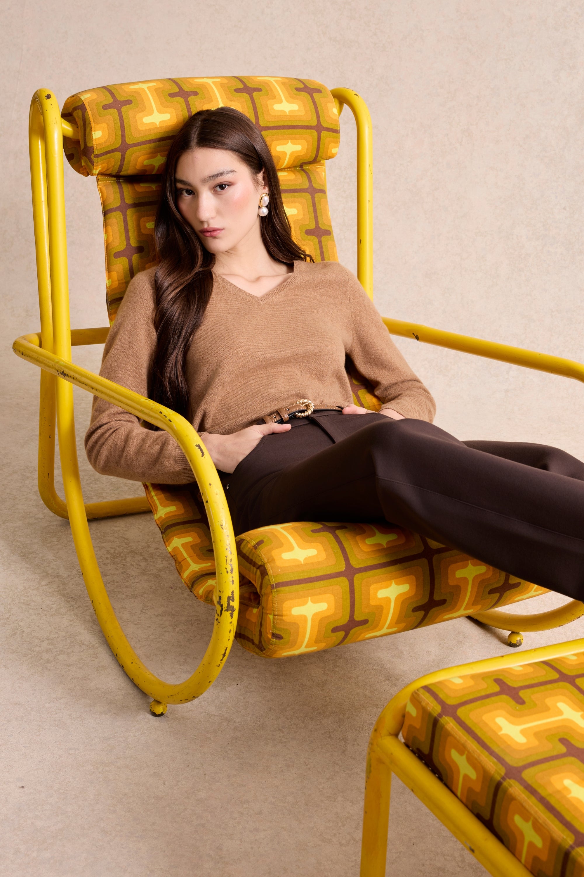 Pull col V cachemire camel