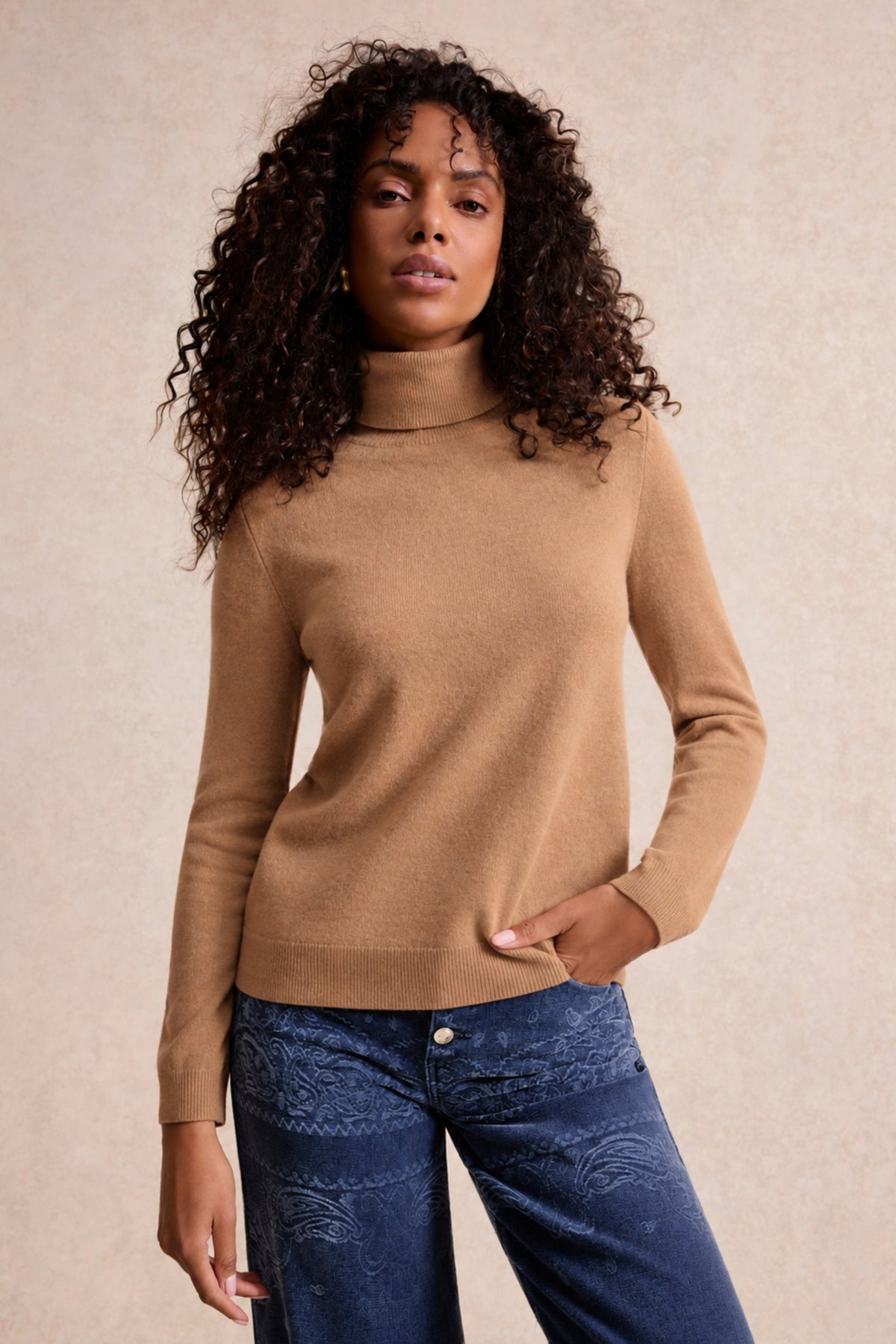 Pull col roulé cachemire camel