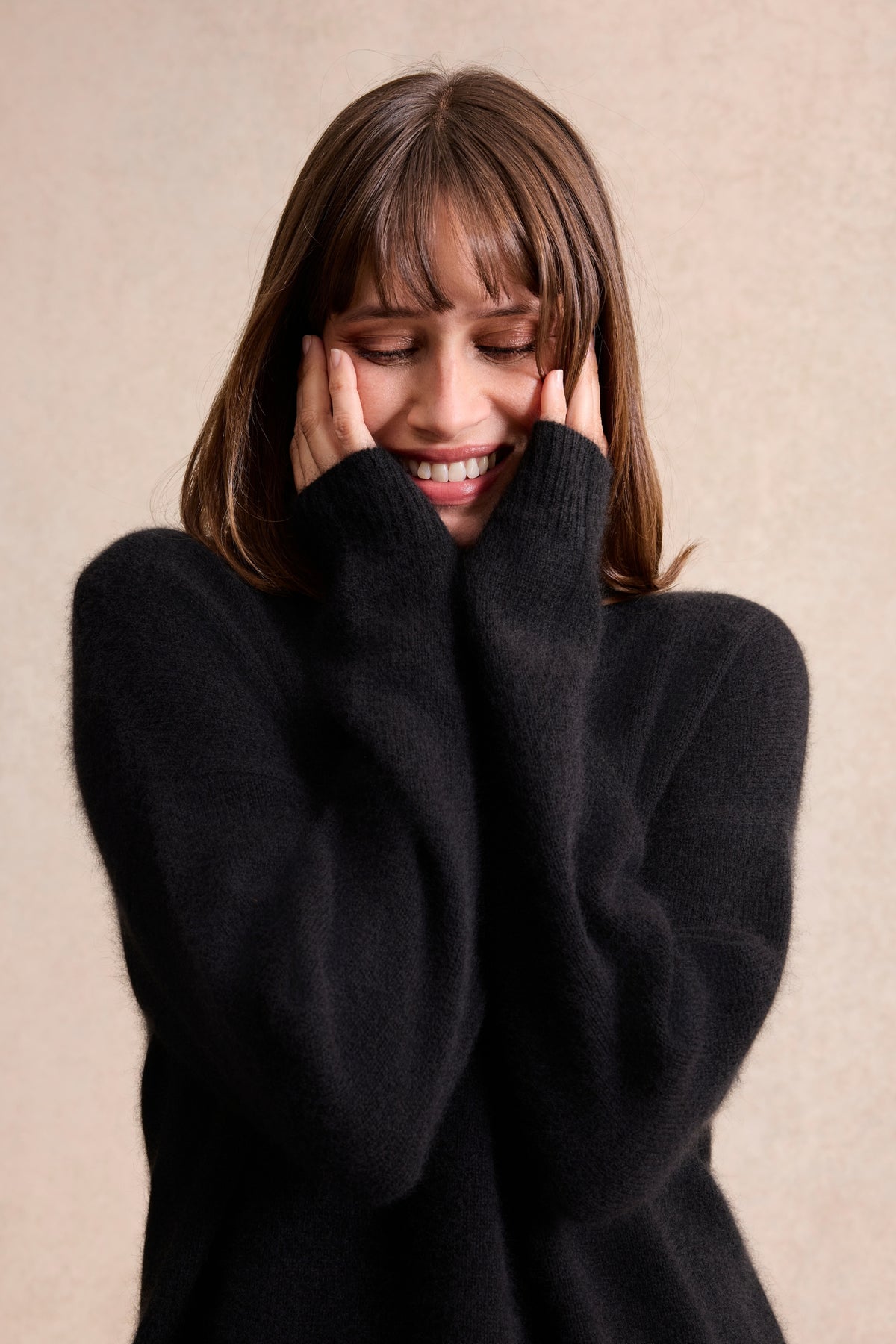 Pull col roulé en laine et raton laveur noir