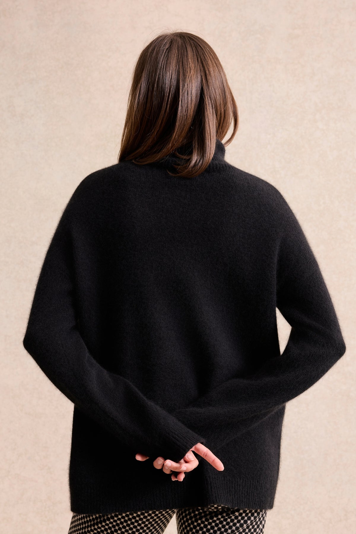 Pull col roulé en laine et raton laveur noir