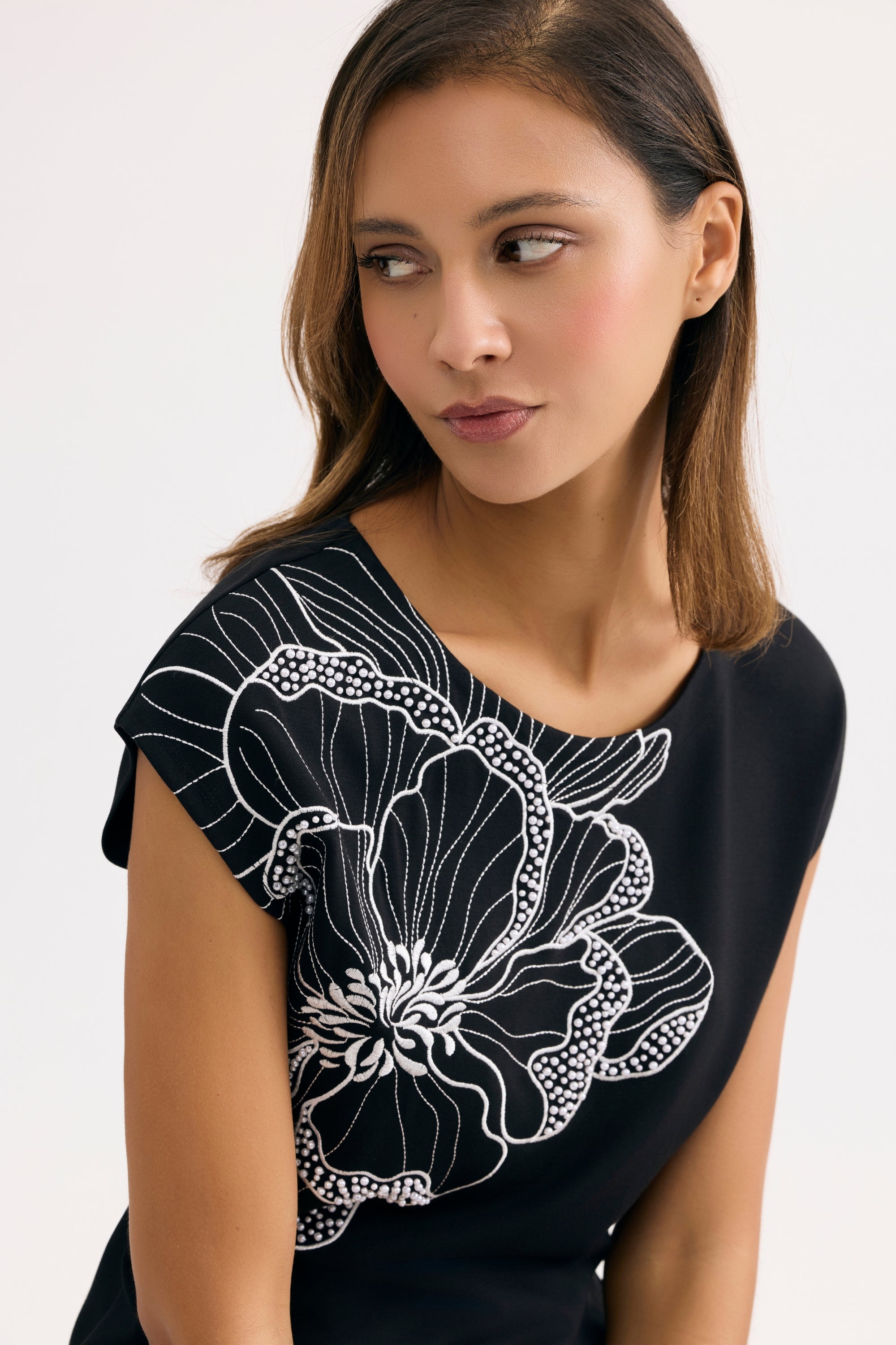 T-shirt motif fleur graphique noir