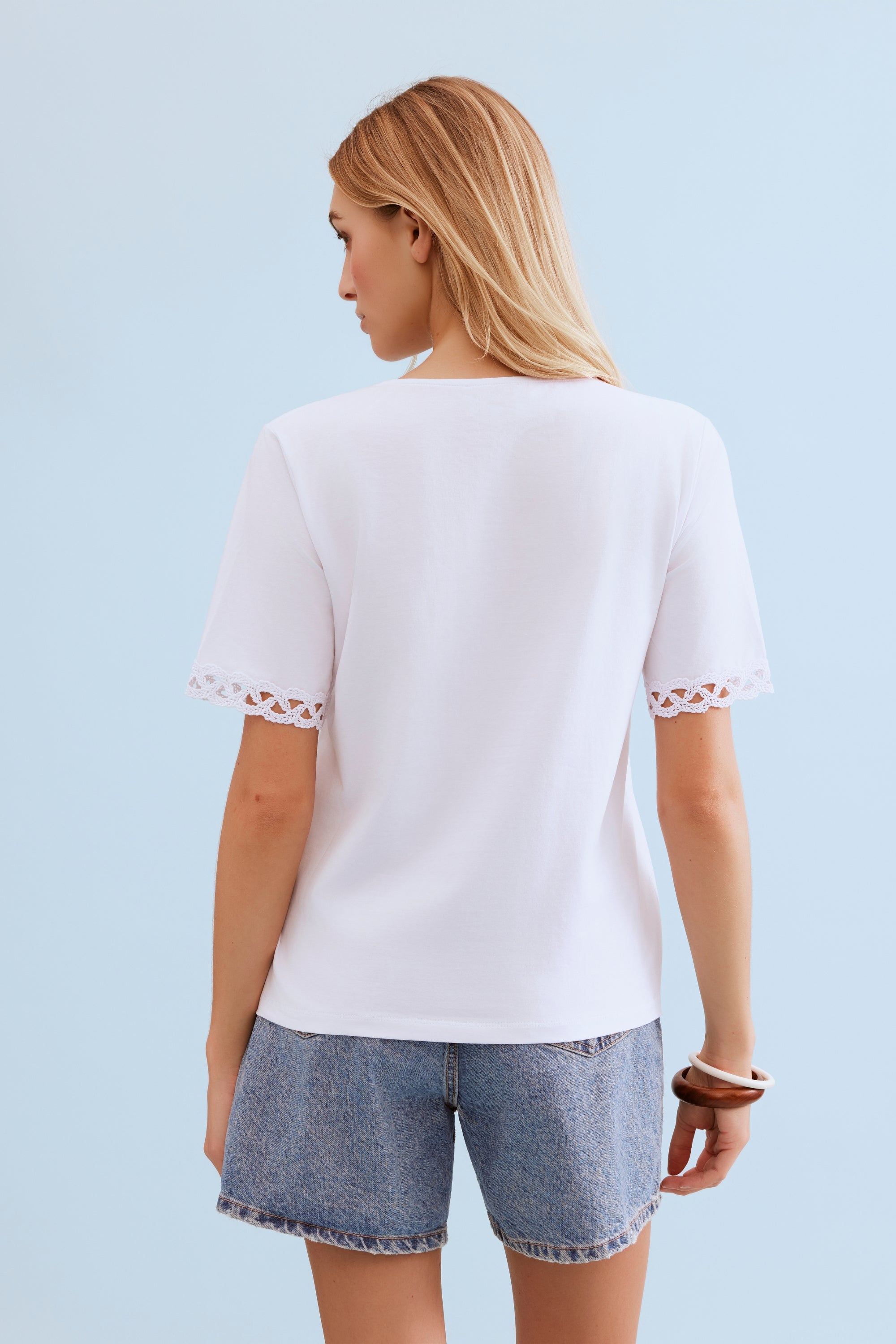 T-shirt col V détails dentelle blanc